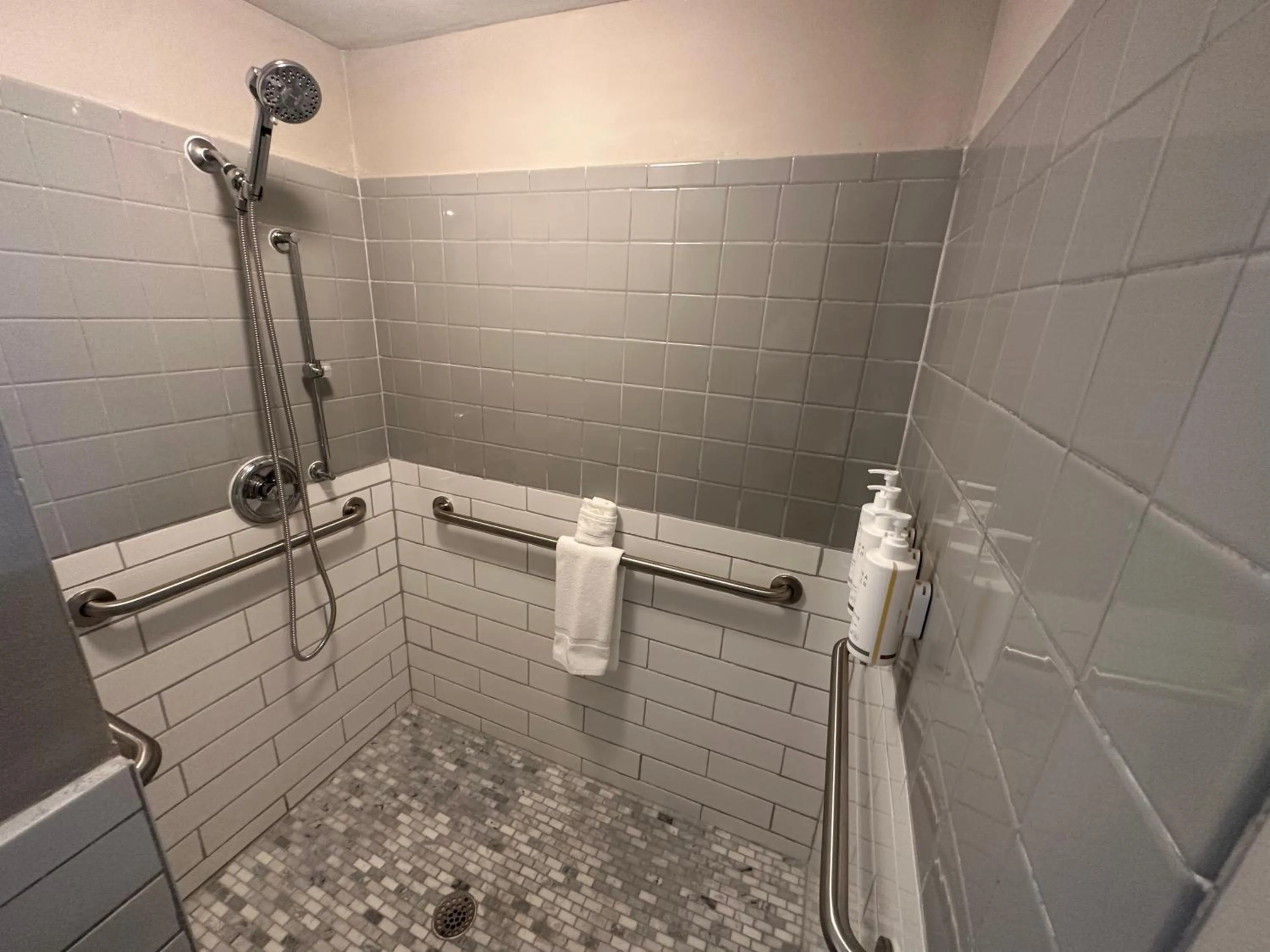 Shower in Days Inn by Wyndham Farmington NM