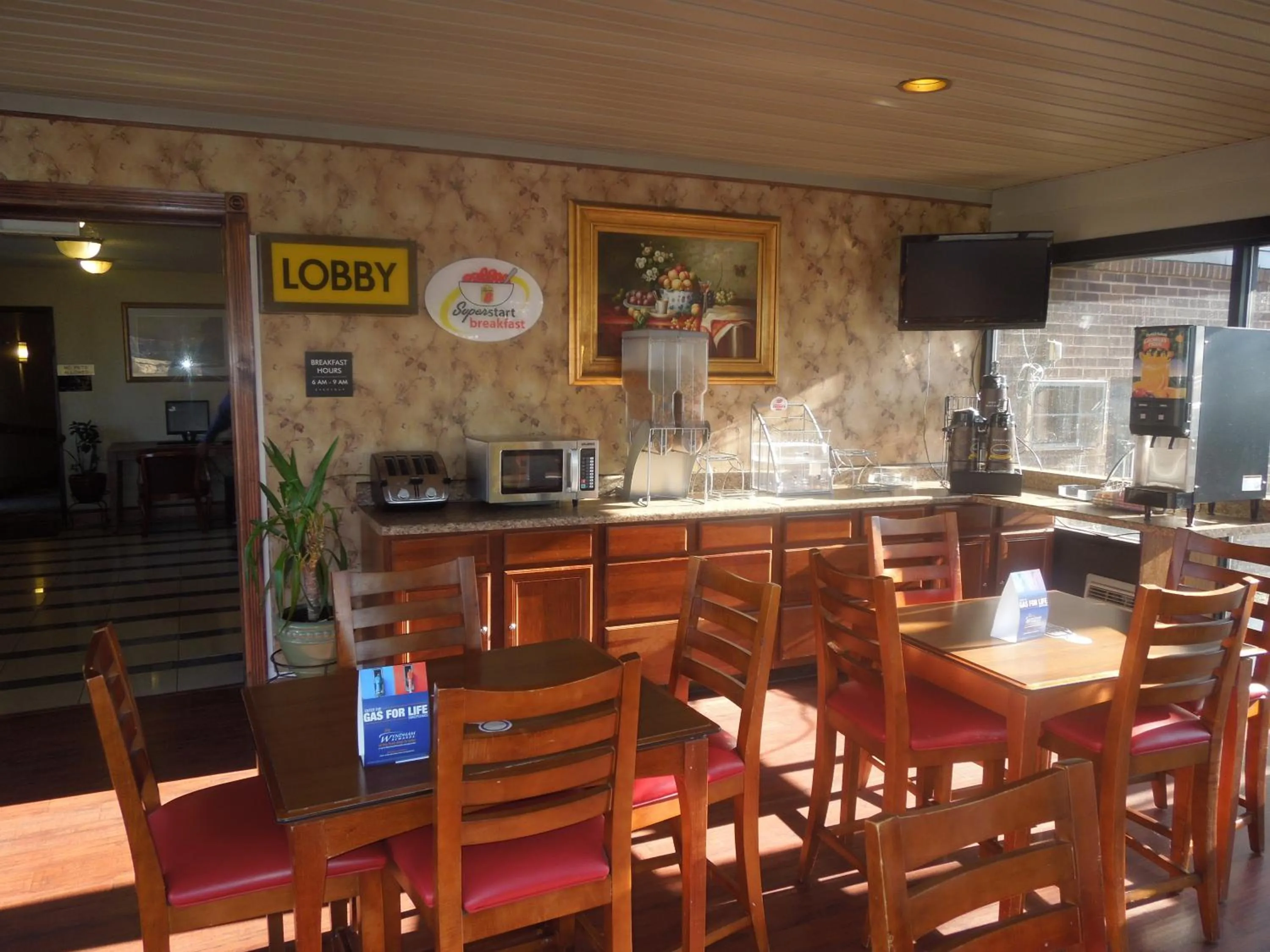 Restaurant/places to eat in Super 8 by Wyndham Waldorf