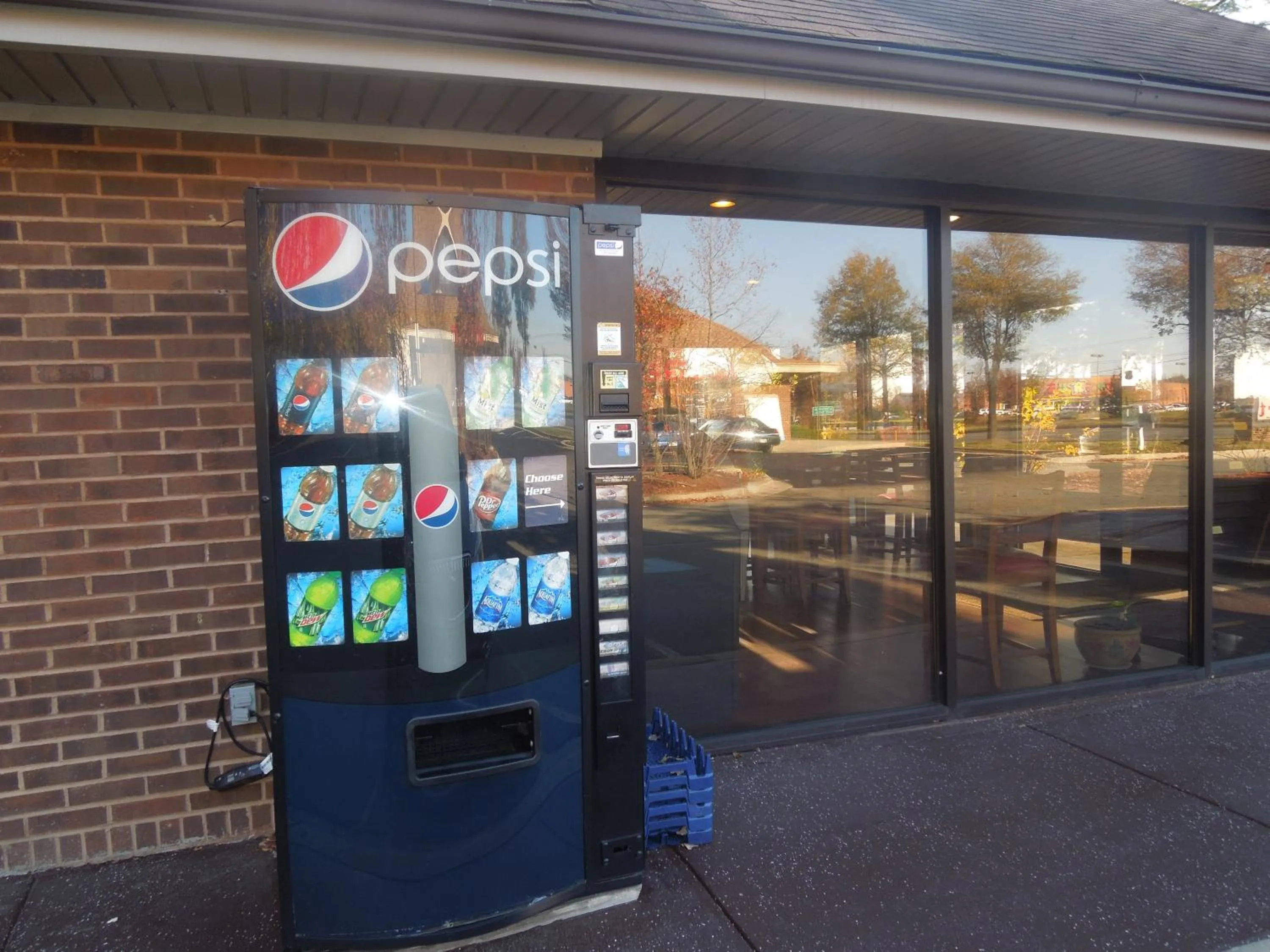 Facade/entrance in Super 8 by Wyndham Waldorf