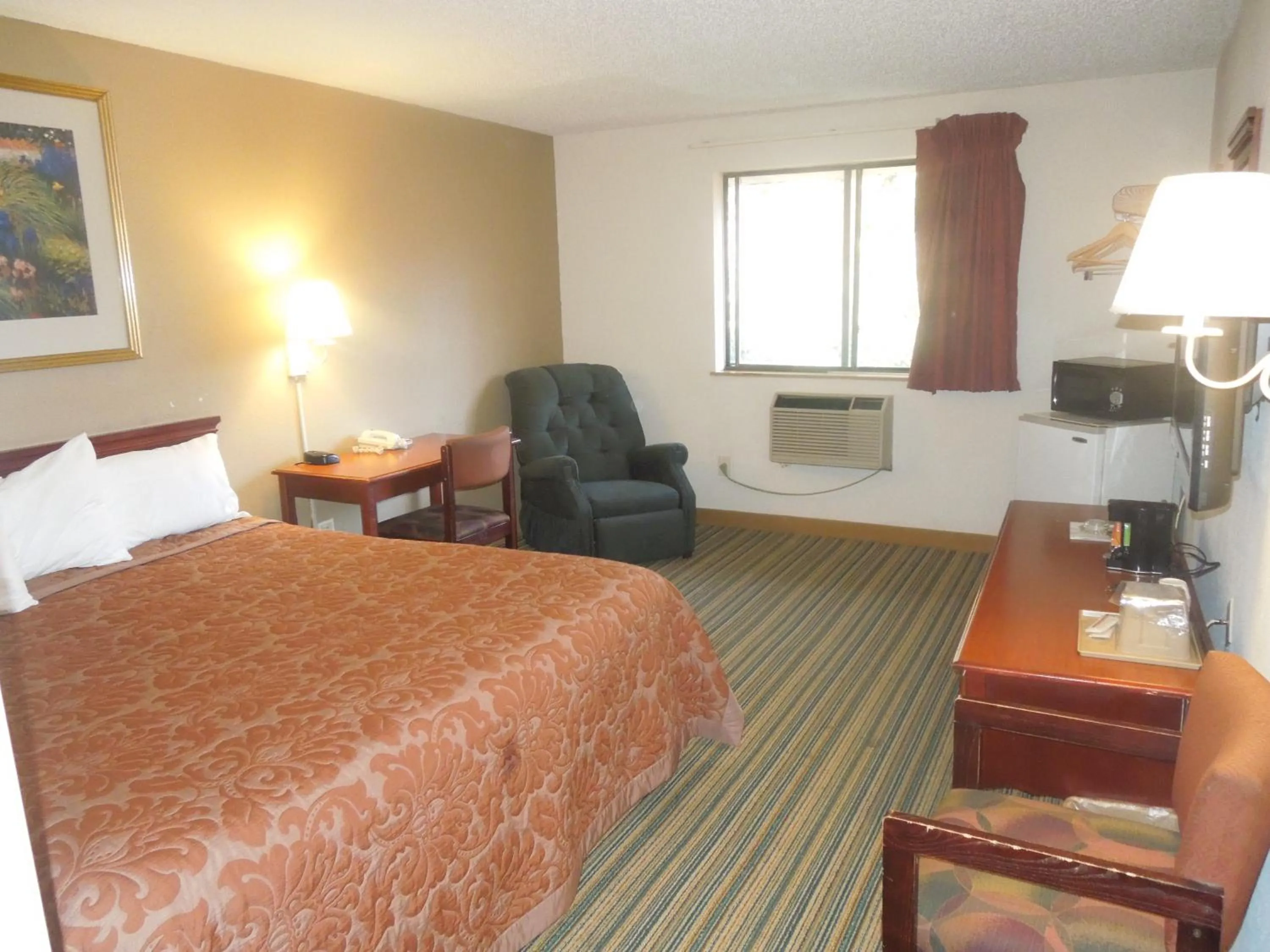 Bed in Super 8 by Wyndham Waldorf