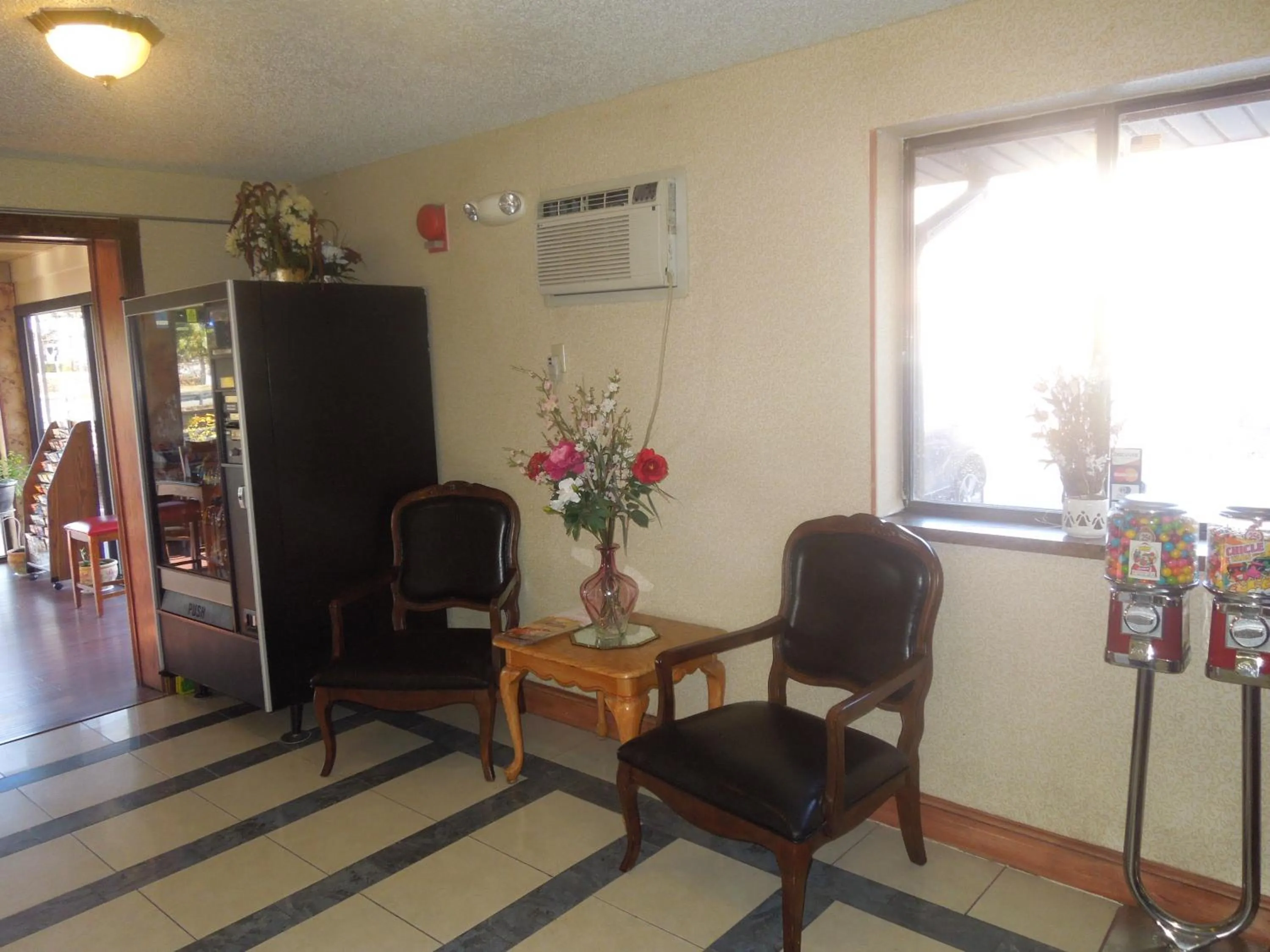 Lobby or reception in Super 8 by Wyndham Waldorf