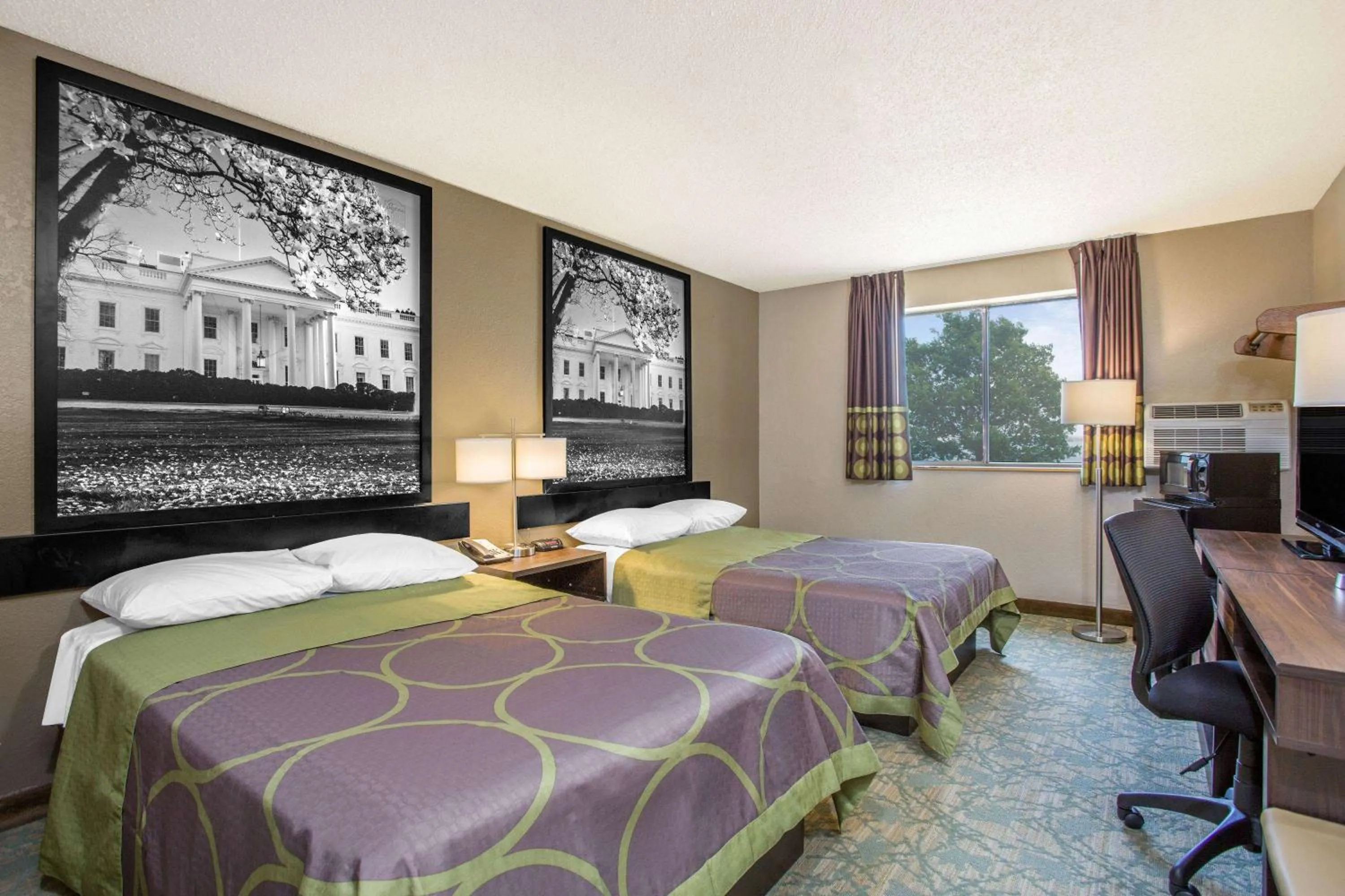 On site in Super 8 by Wyndham Waldorf