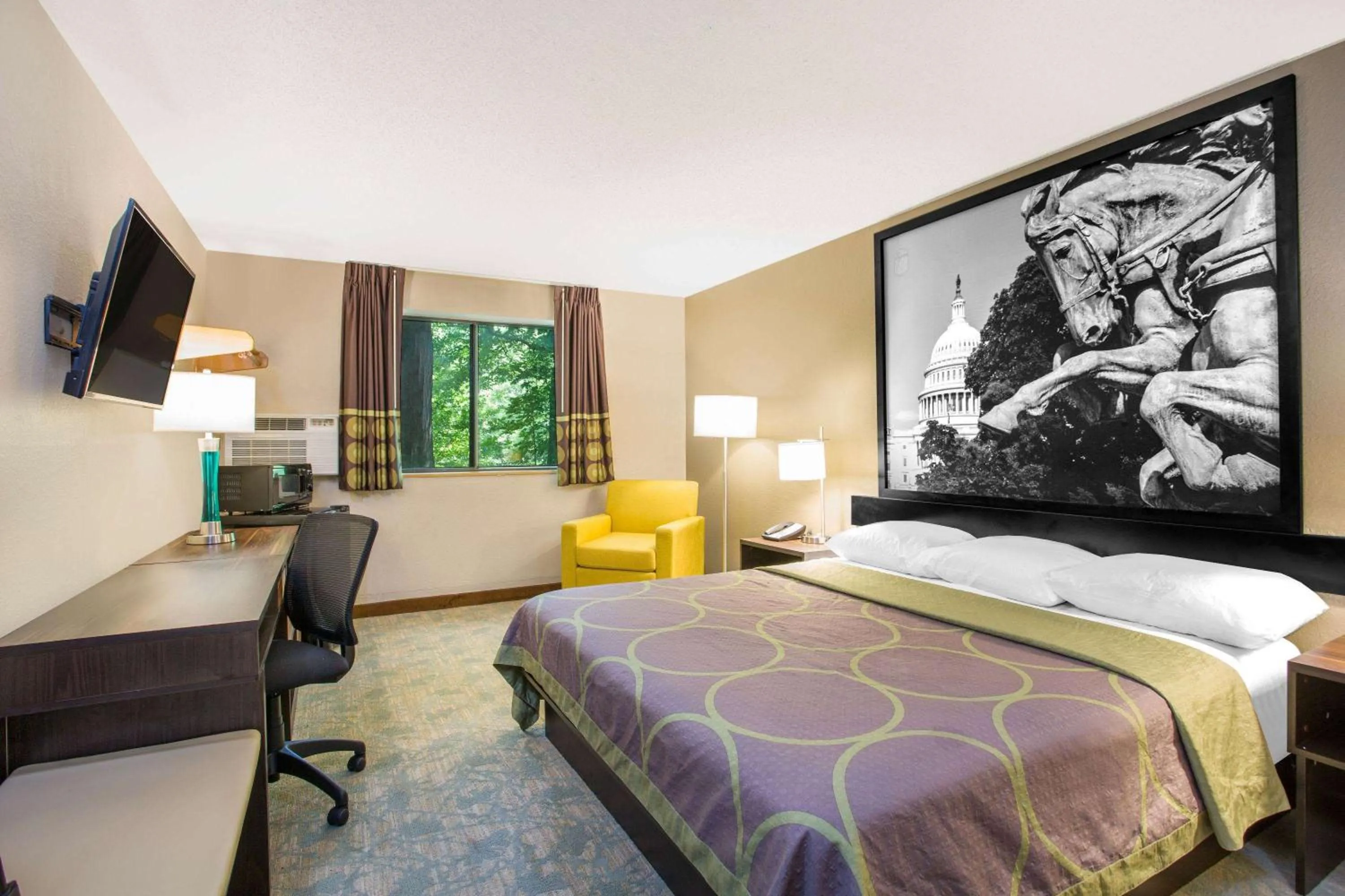 On site in Super 8 by Wyndham Waldorf