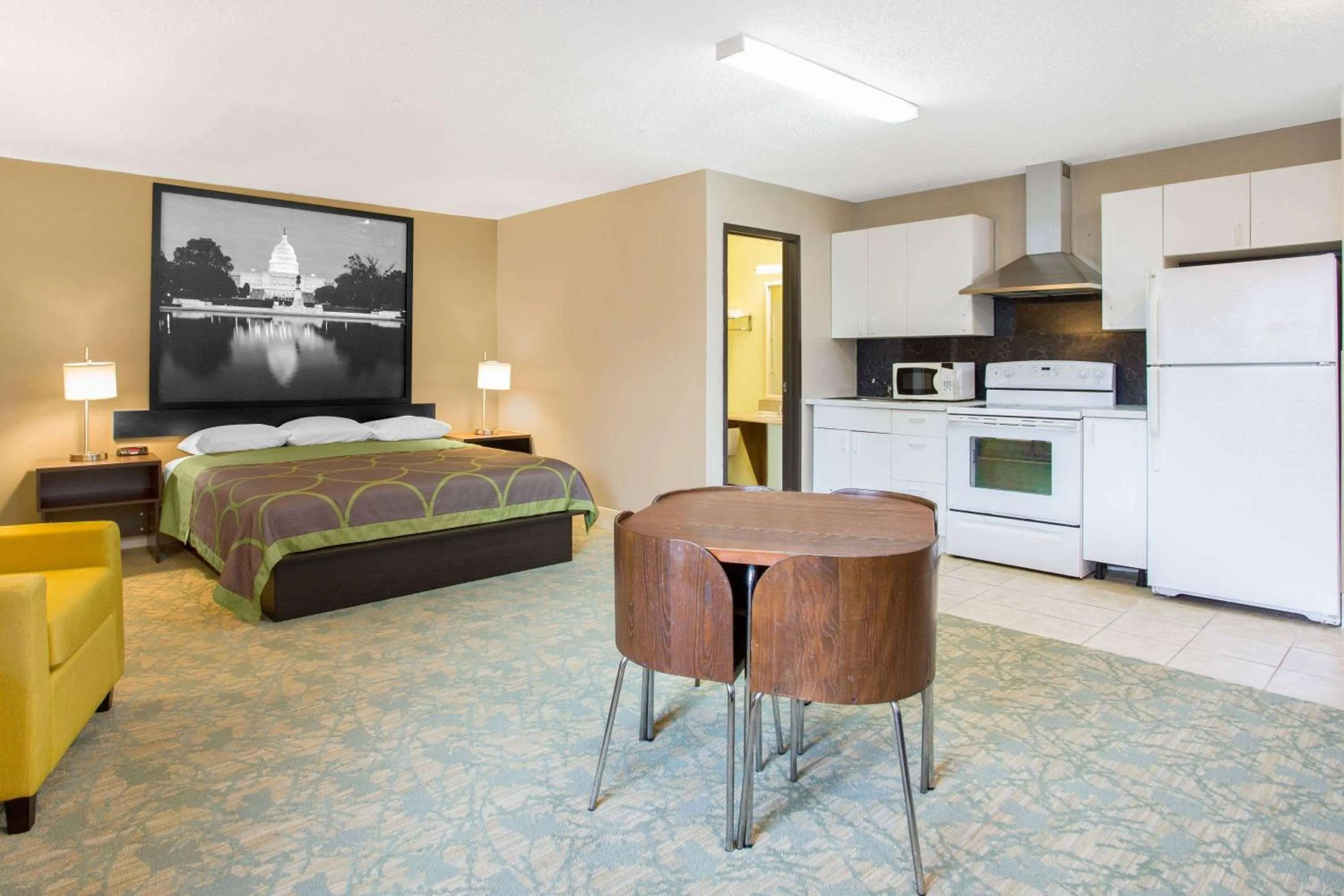 On site in Super 8 by Wyndham Waldorf