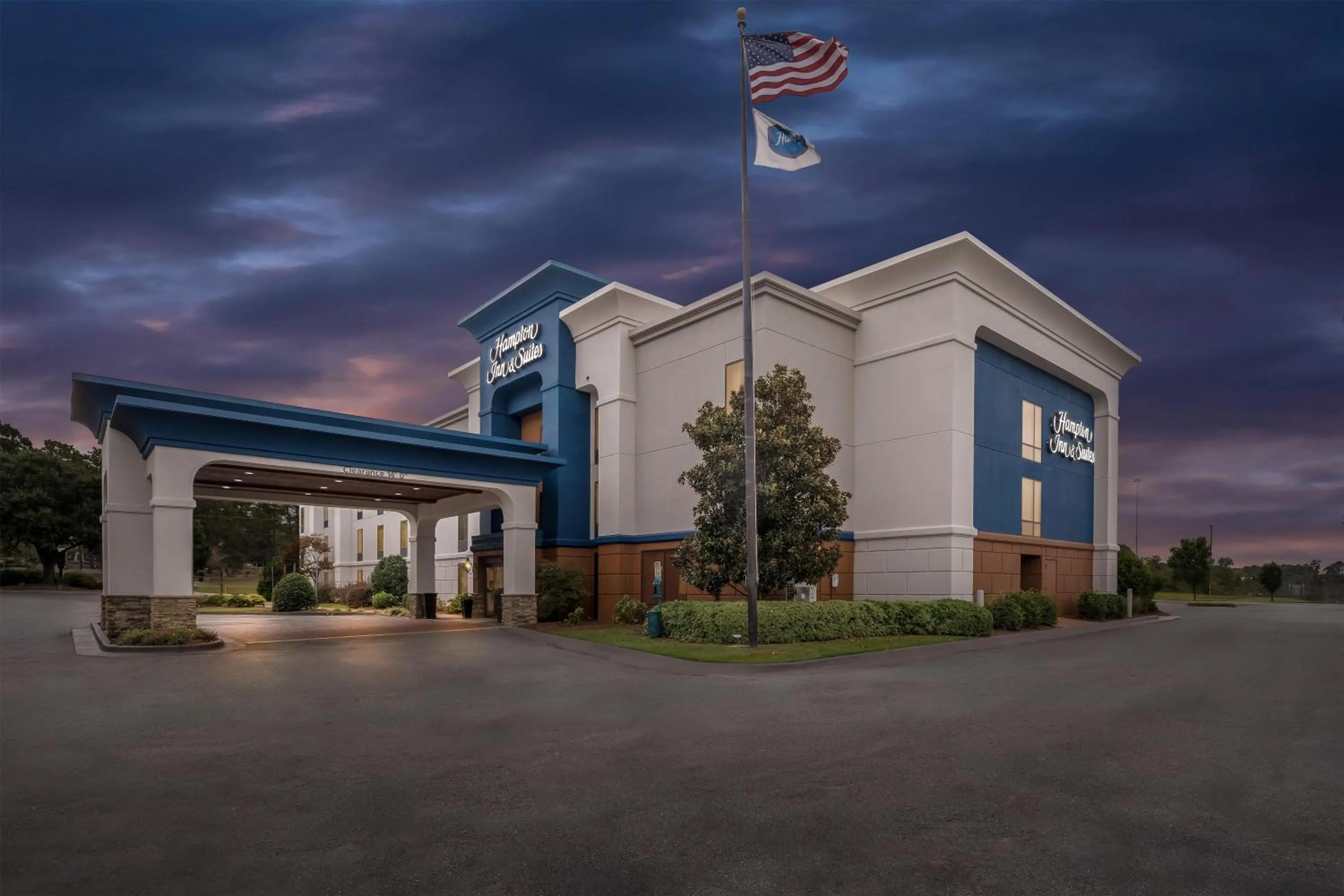 Property building in Hampton Inn & Suites Tifton