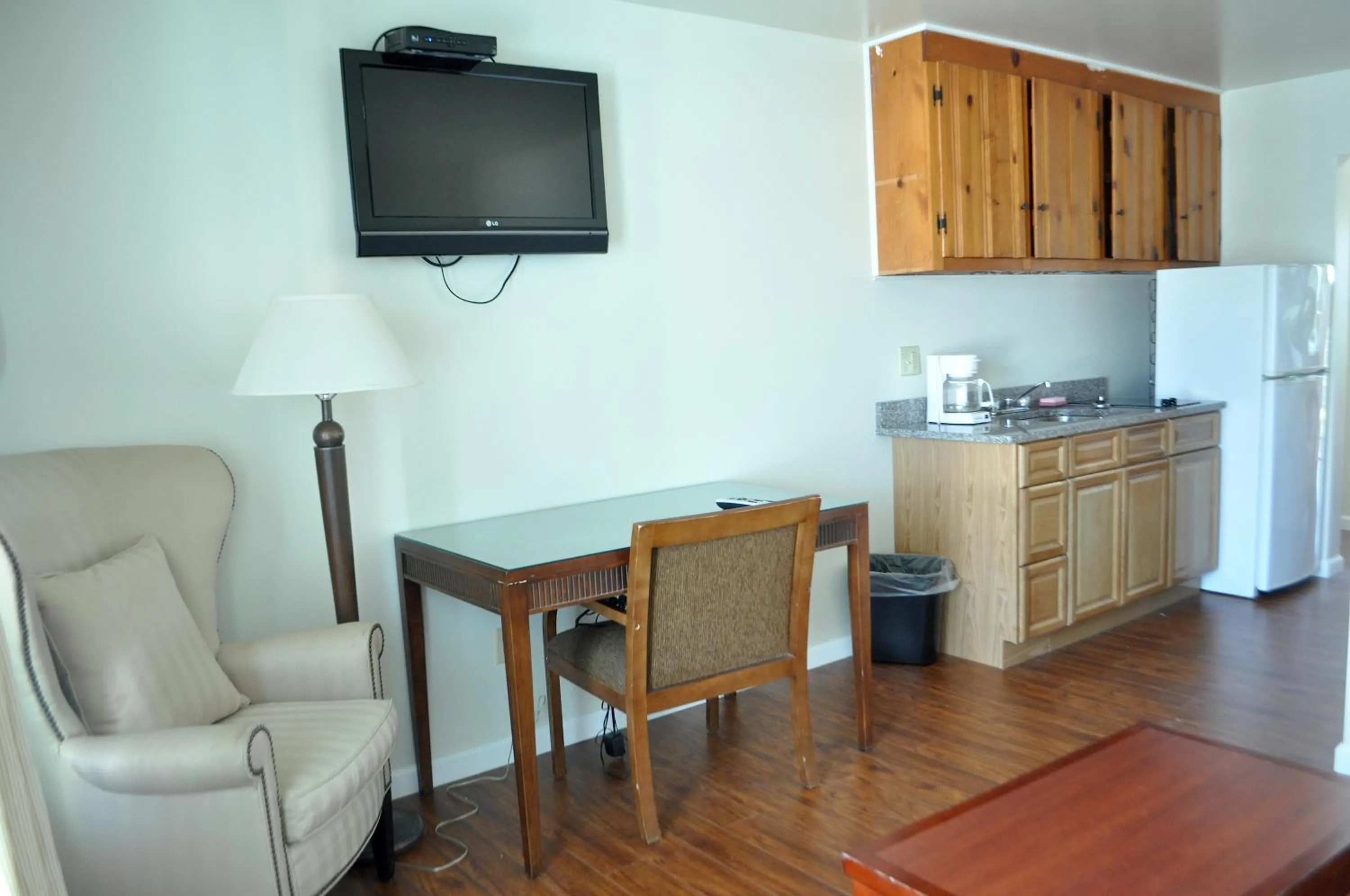 Dining area in Spindrift Motel