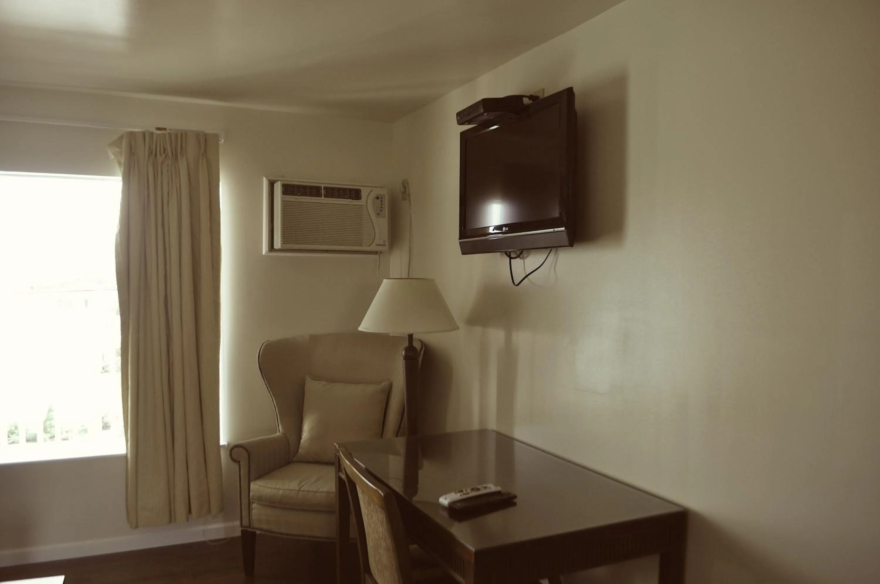 TV and multimedia in Spindrift Motel