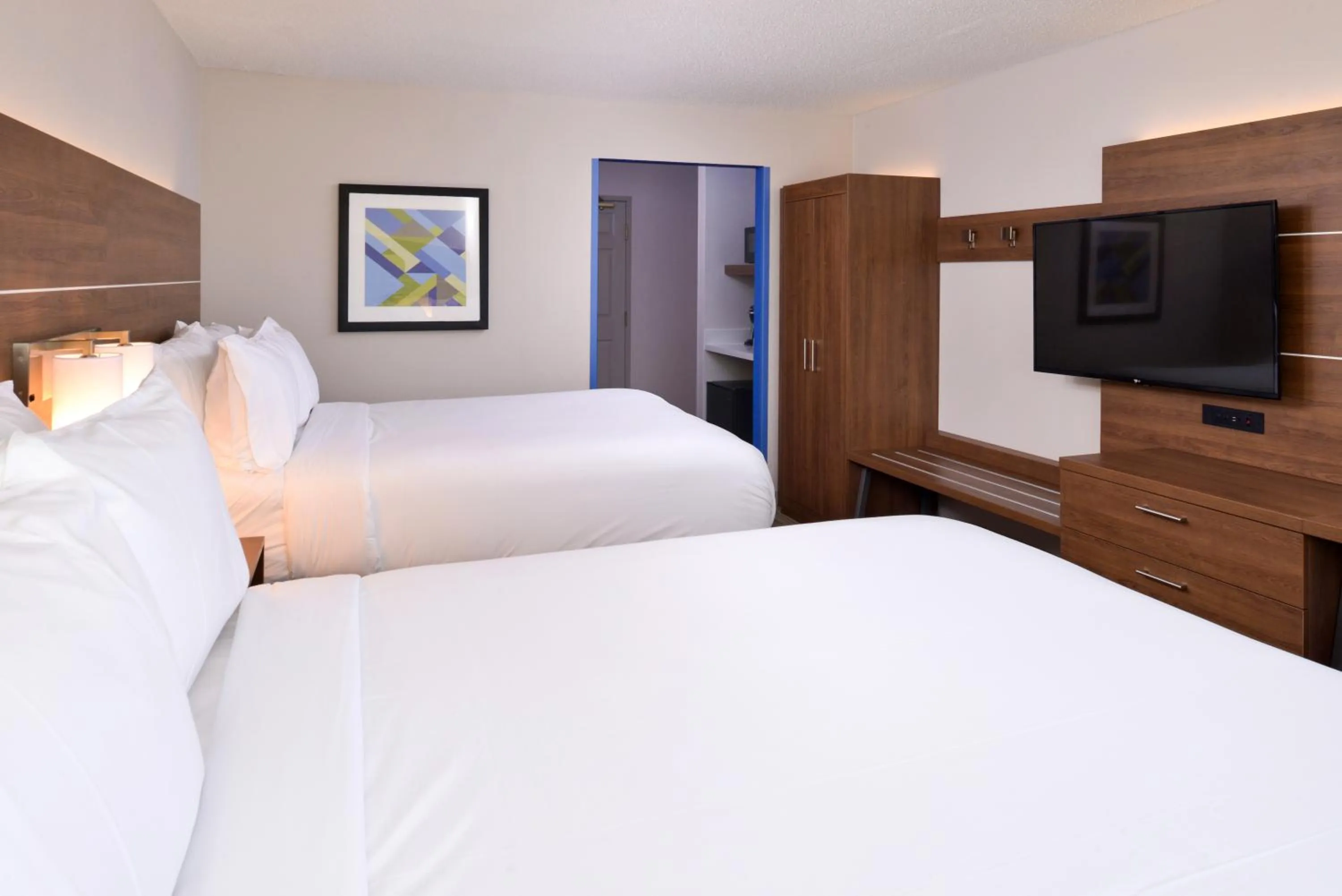 Bed in Holiday Inn Express & Suites - Omaha - 120th and Maple by IHG
