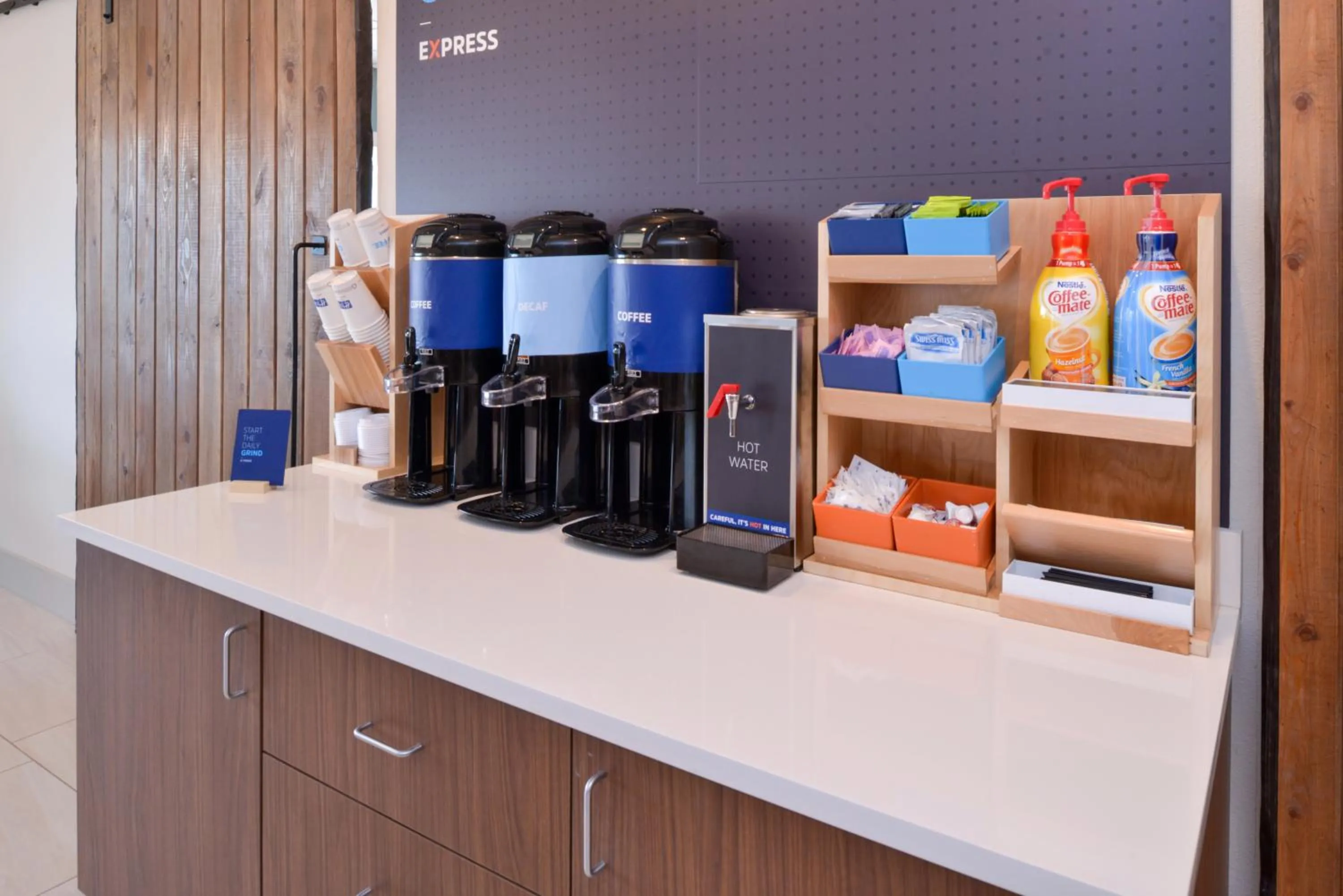 Breakfast in Holiday Inn Express & Suites - Omaha - 120th and Maple by IHG