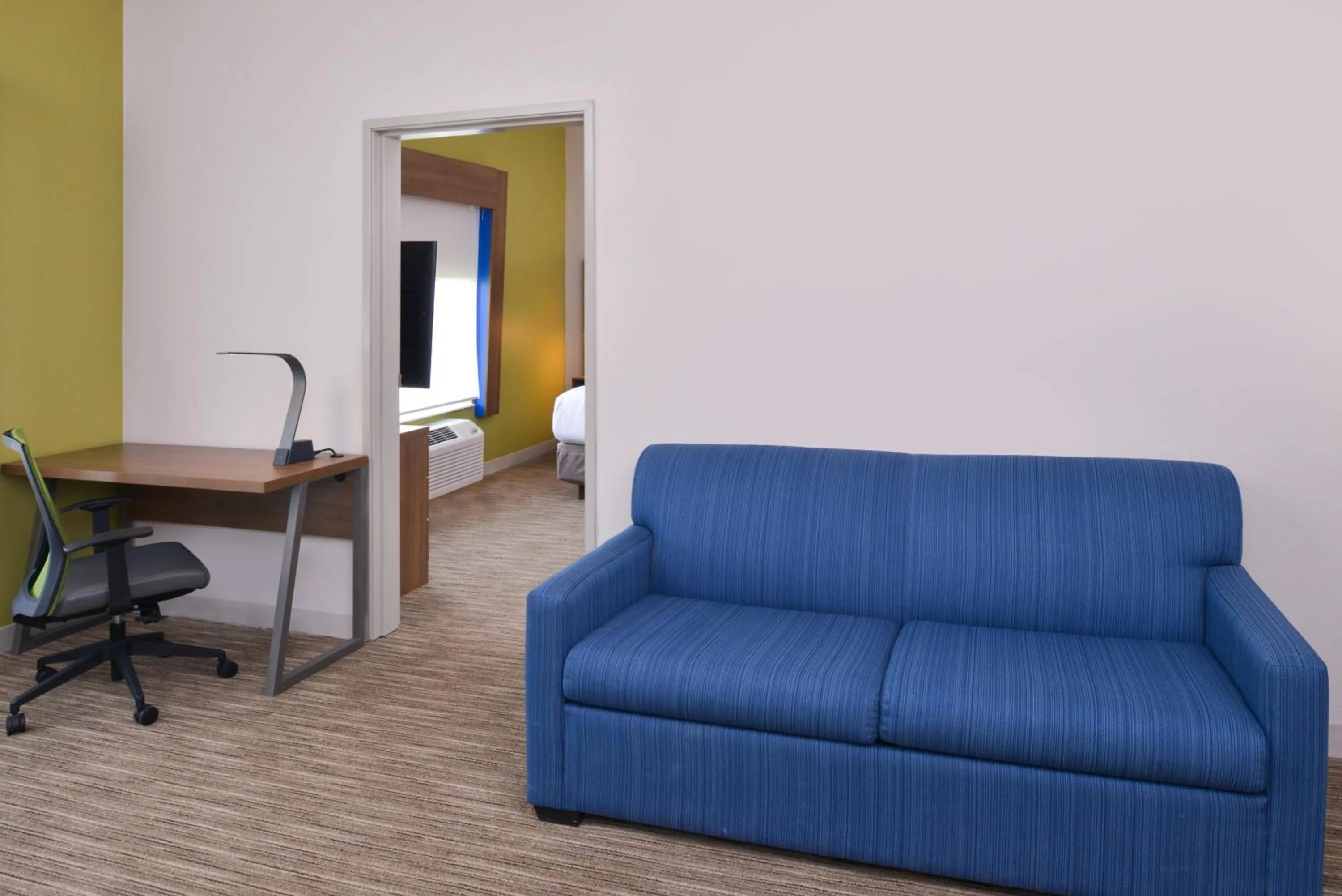 Holiday Inn Express & Suites - Omaha - 120th and Maple by IHG