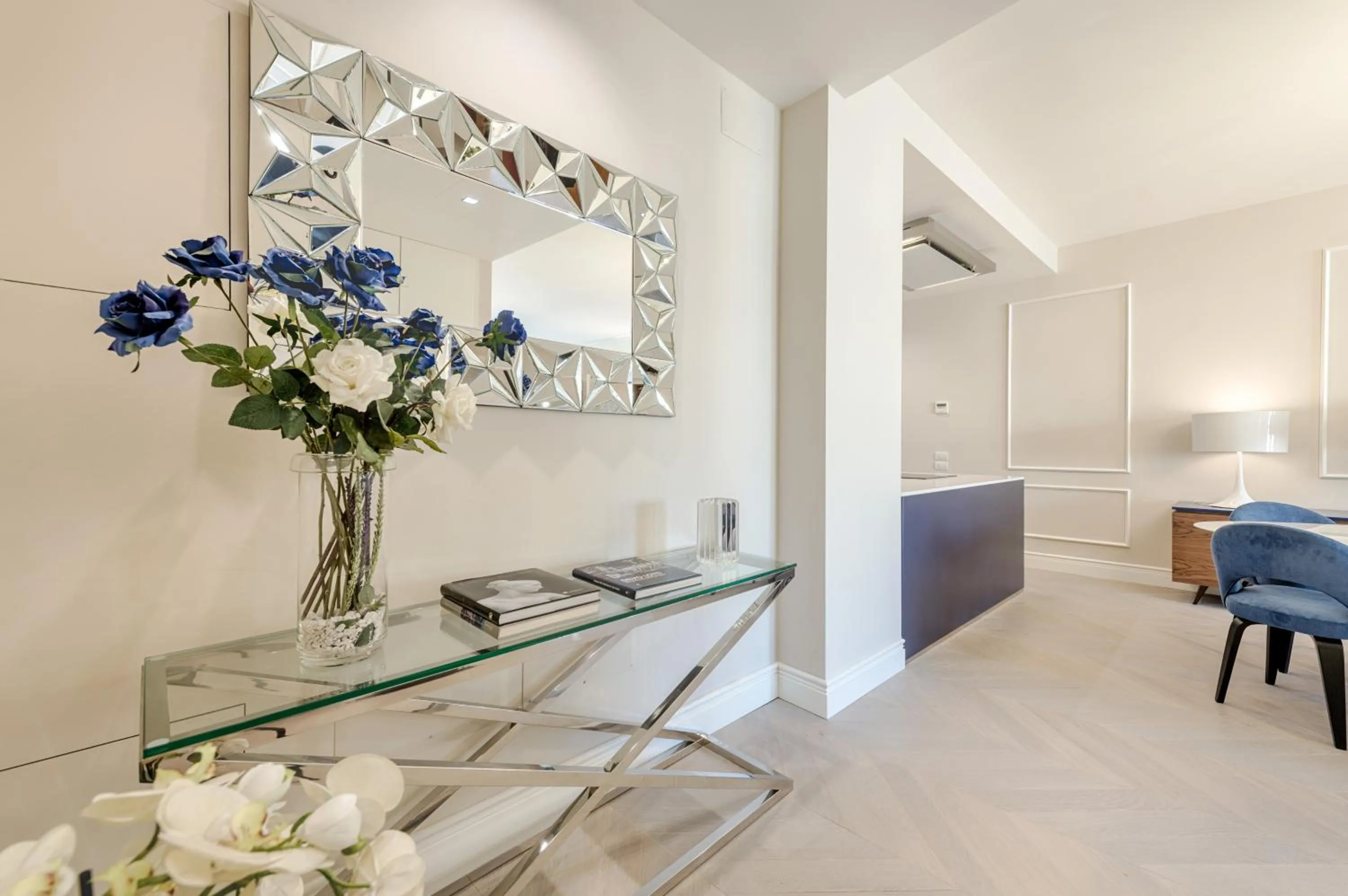 Decorative detail in Luxury Blue River by Mmega