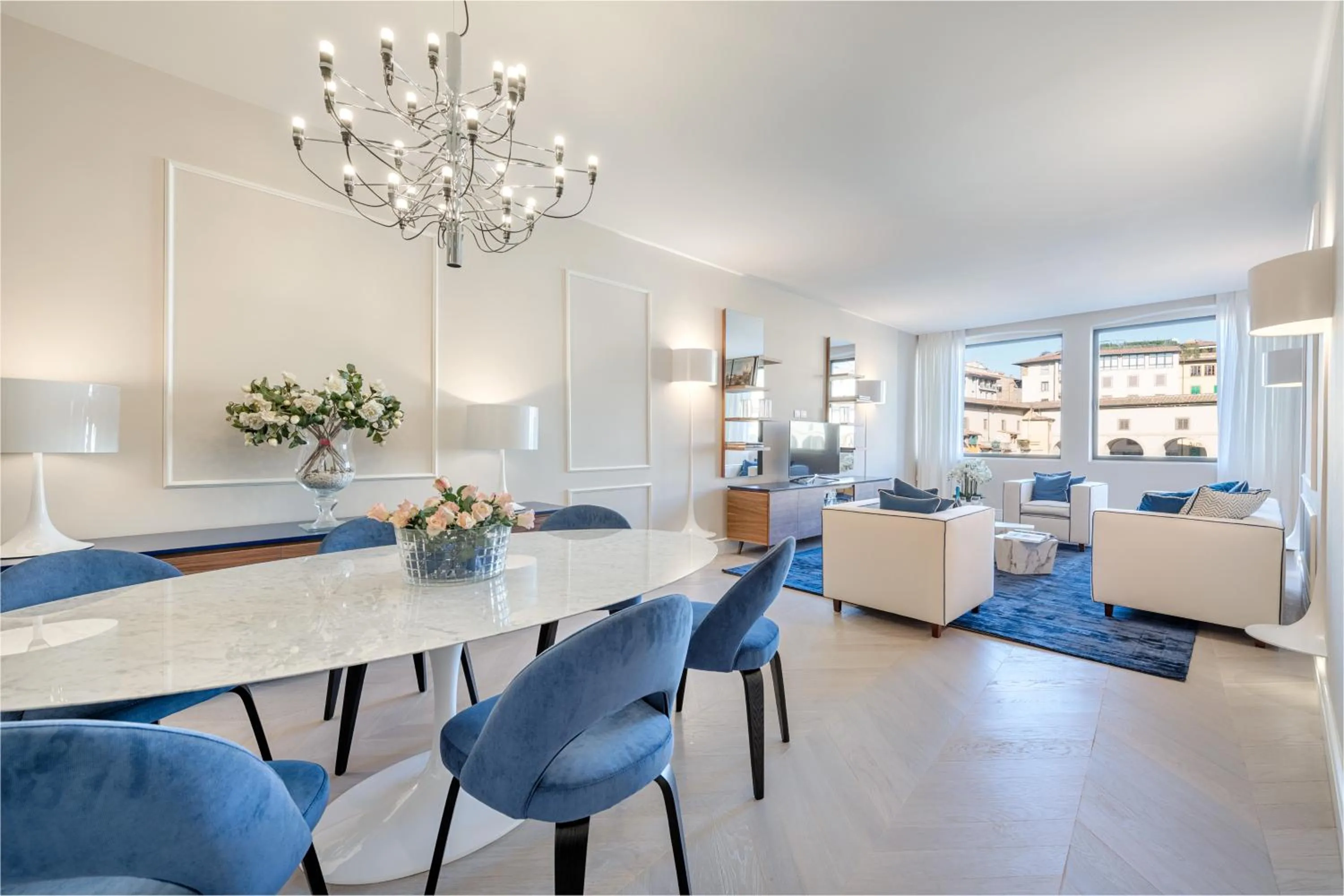 TV and multimedia in Luxury Blue River by Mmega