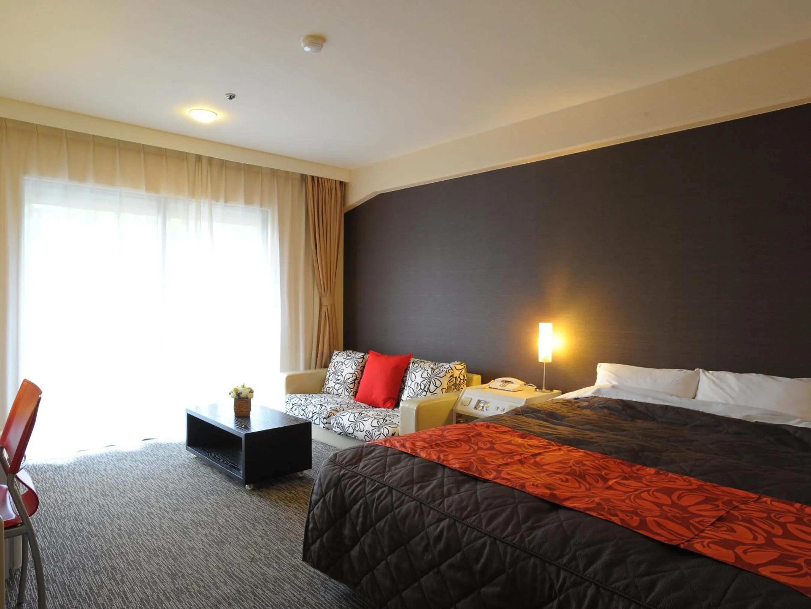 Photo of the whole room in Maple Arima