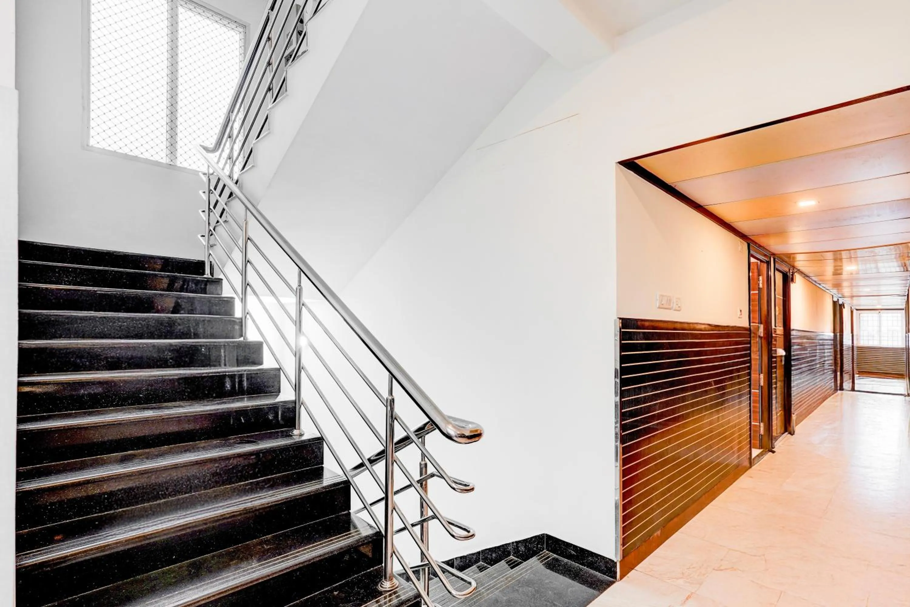 Lobby or reception in Super Townhouse Chennai Near Airport Formerly Sai Bala Budget