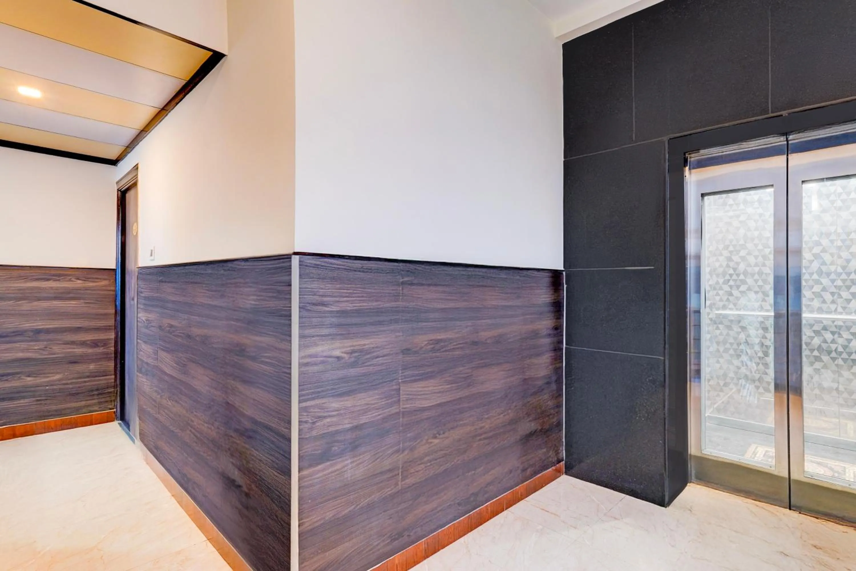 Lobby or reception in Super Townhouse Chennai Near Airport Formerly Sai Bala Budget