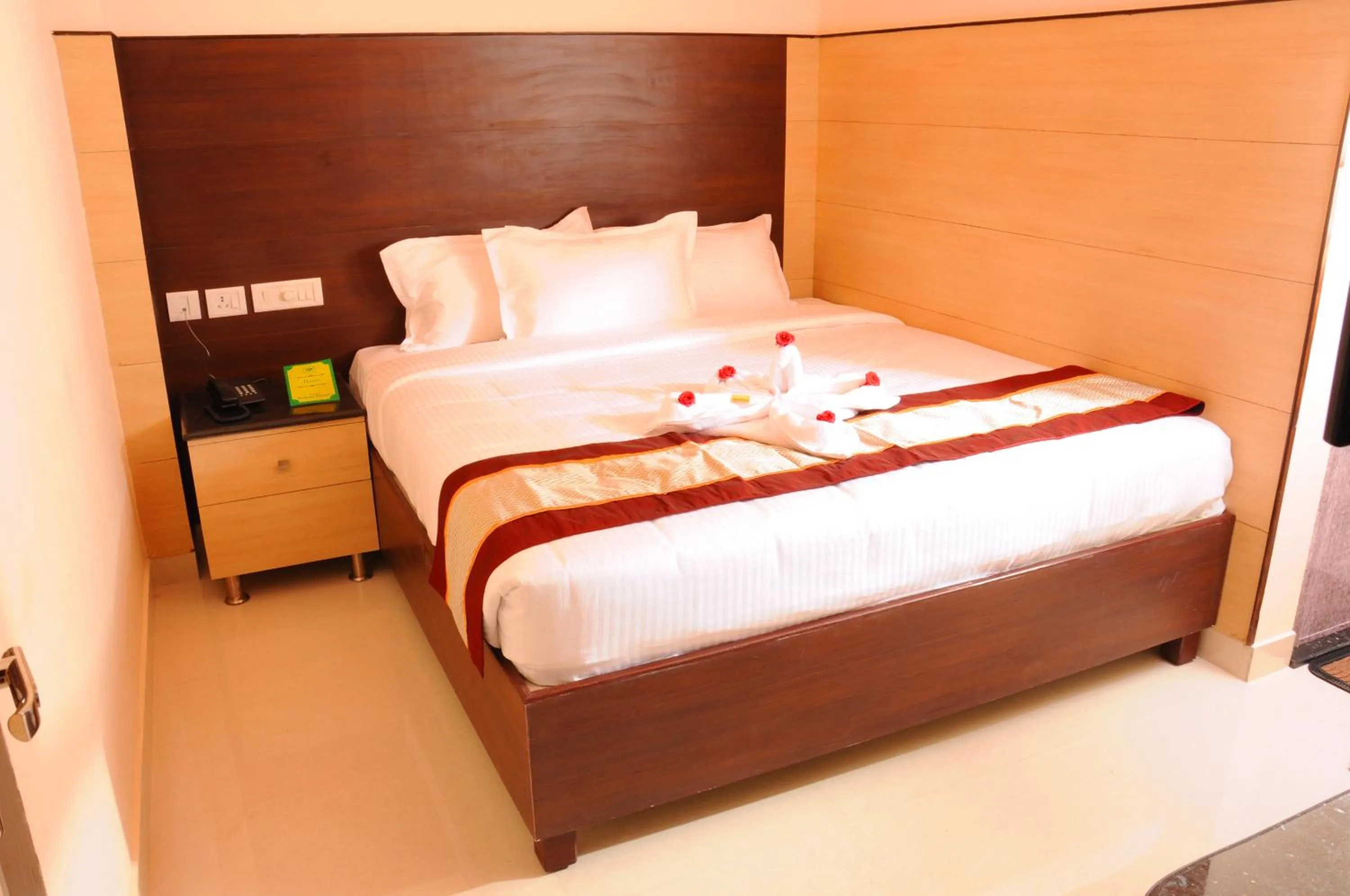 Bed in Saibala Budget Airport Hotel