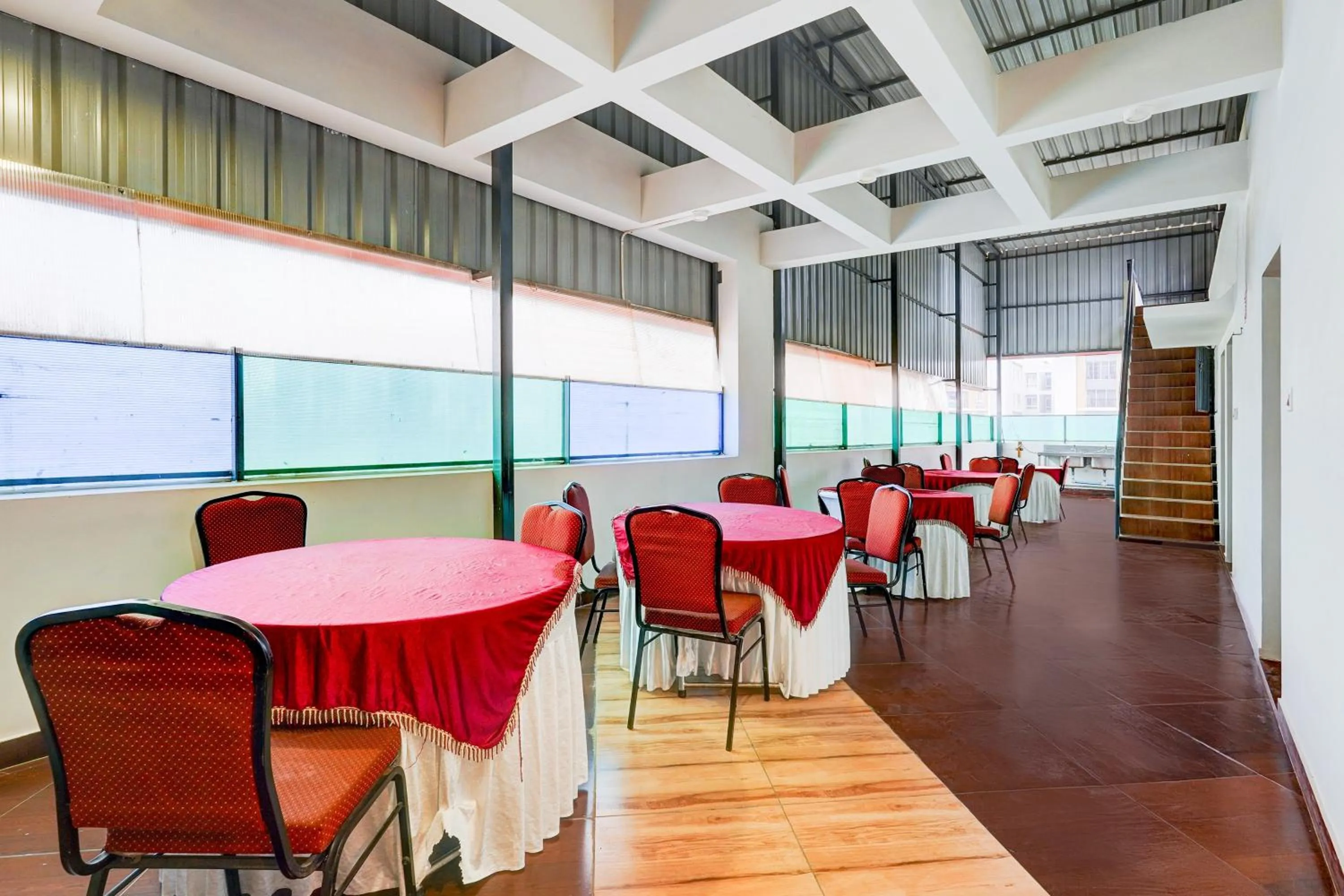 Restaurant/places to eat in Super Townhouse Chennai Near Airport Formerly Sai Bala Budget