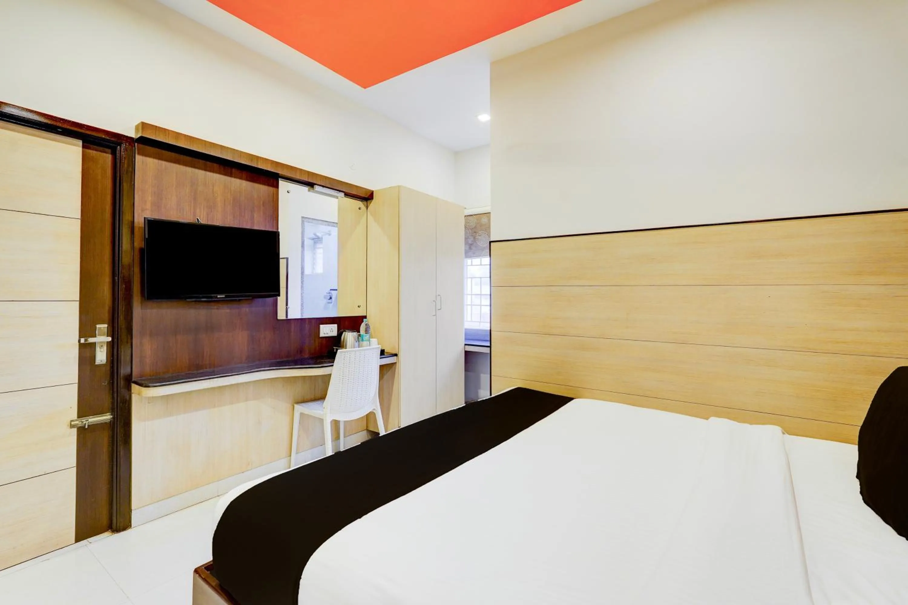 Bedroom, Bed in Super Townhouse Chennai Near Airport Formerly Sai Bala Budget