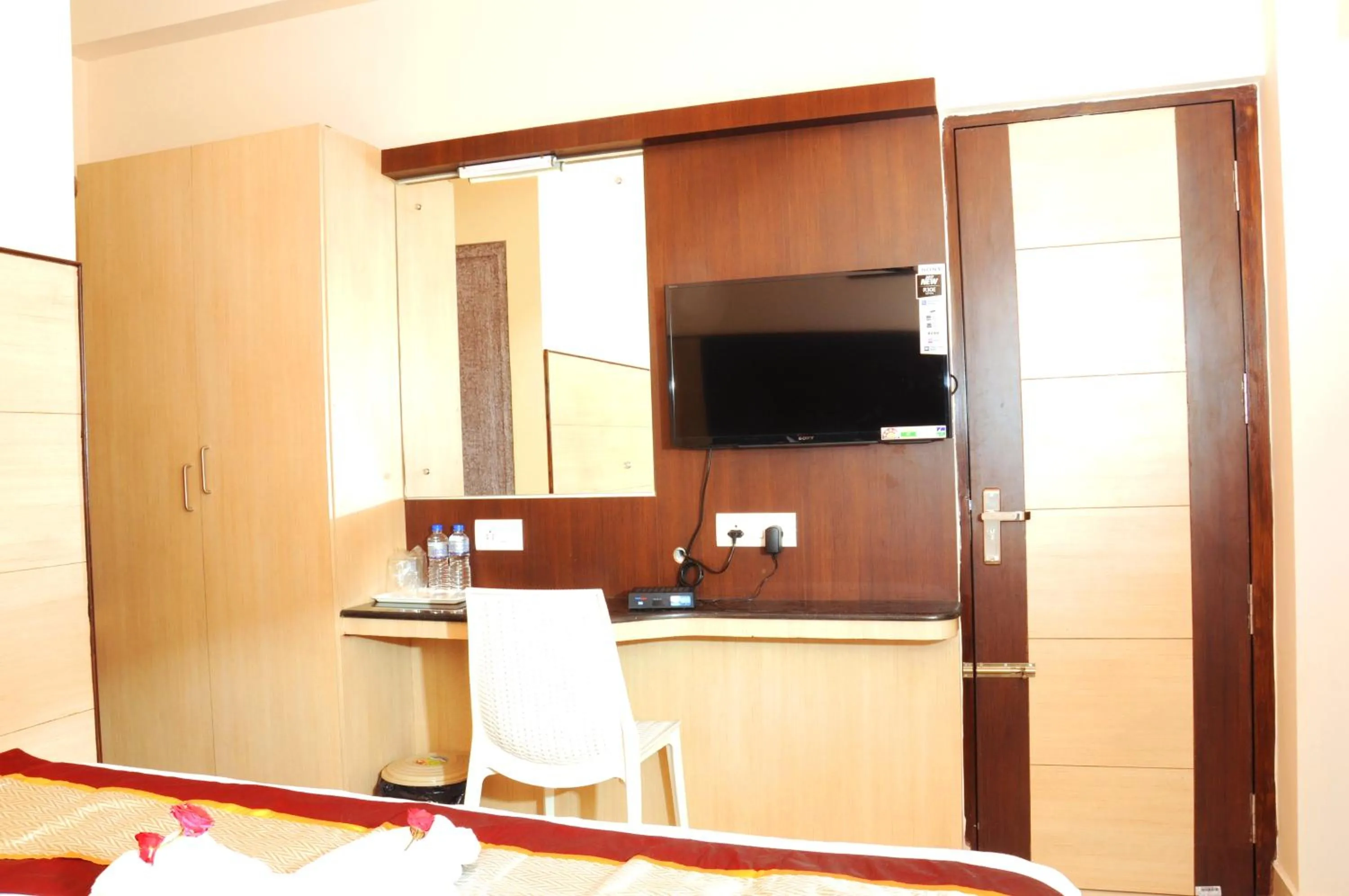 TV and multimedia, TV/Entertainment Center in Saibala Budget Airport Hotel