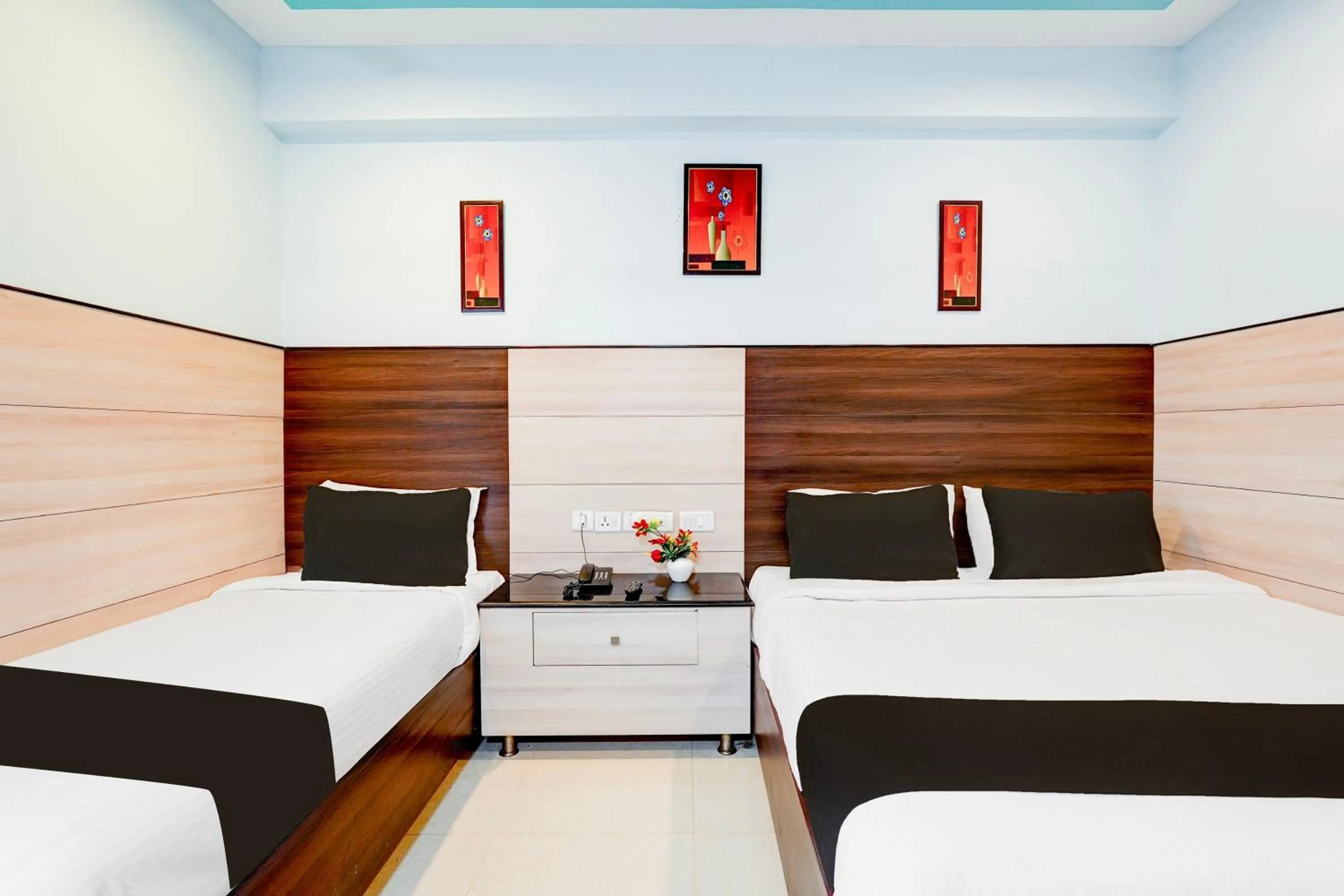 Bedroom, Bed in Super Townhouse Chennai Near Airport Formerly Sai Bala Budget
