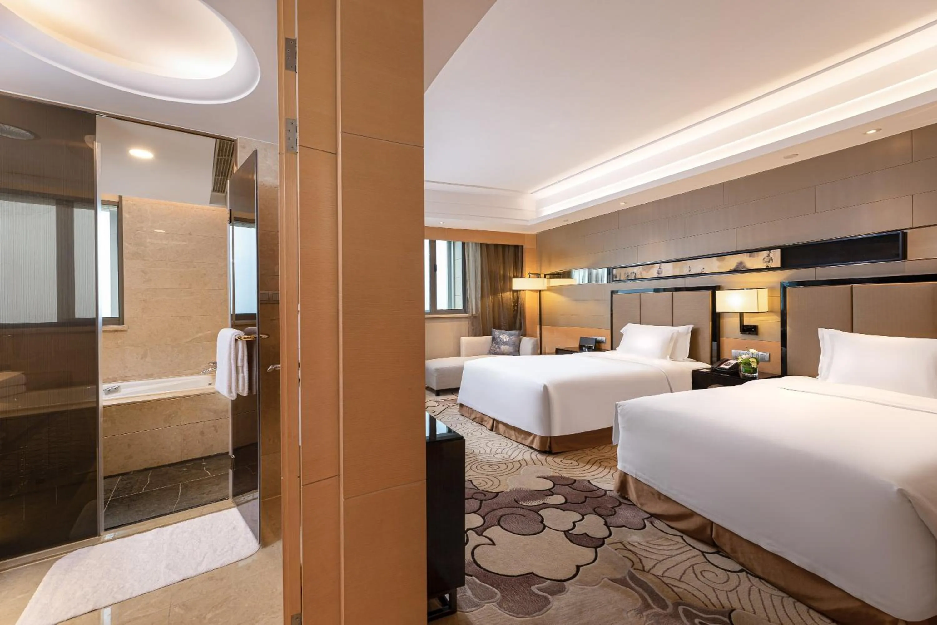 Photo of the whole room, Bed in Crowne Plaza Xi'an by IHG