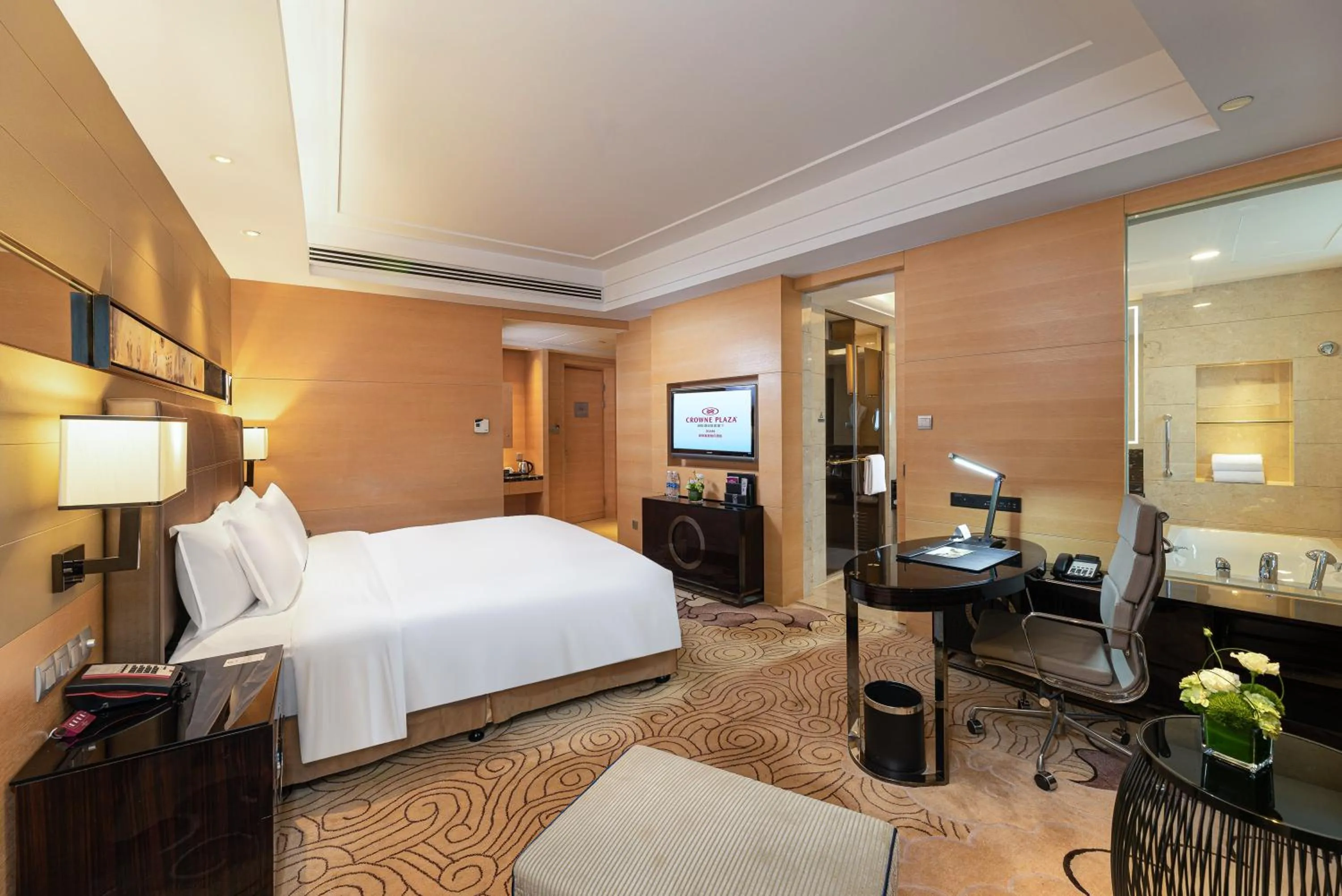 Bed in Crowne Plaza Xi'an by IHG