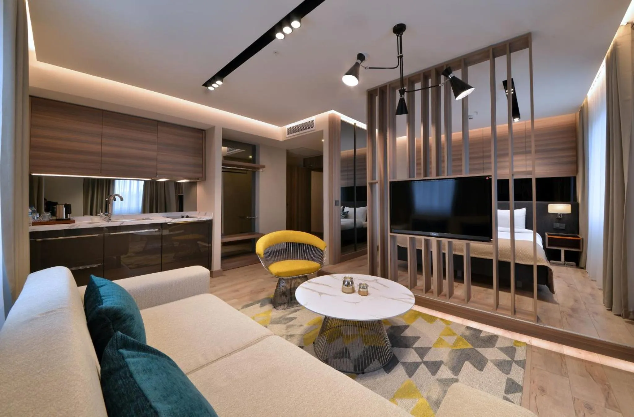 Communal lounge/ TV room in Nish Palace Exlusive Suites