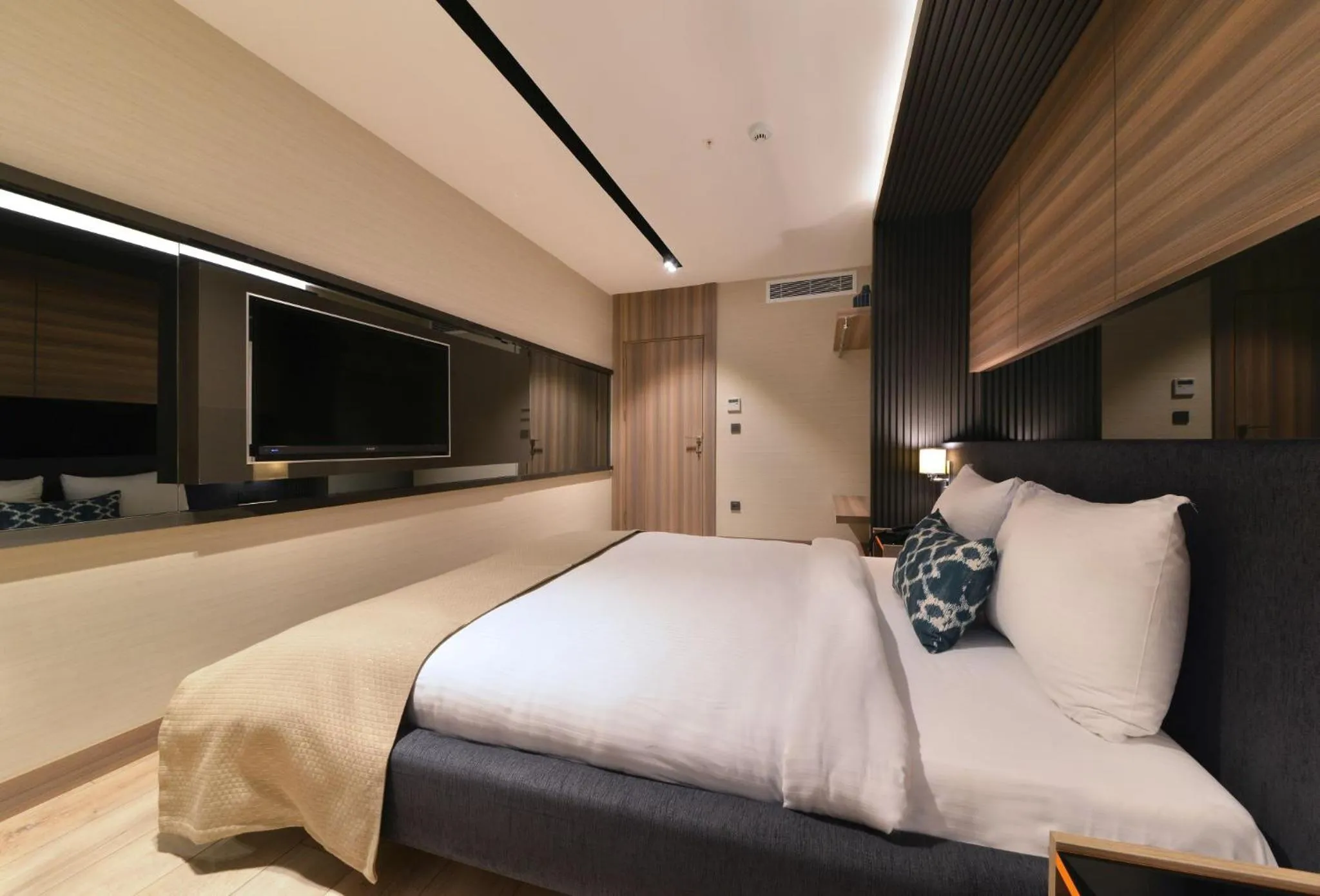 Bedroom, Bed in Nish Palace Exlusive Suites