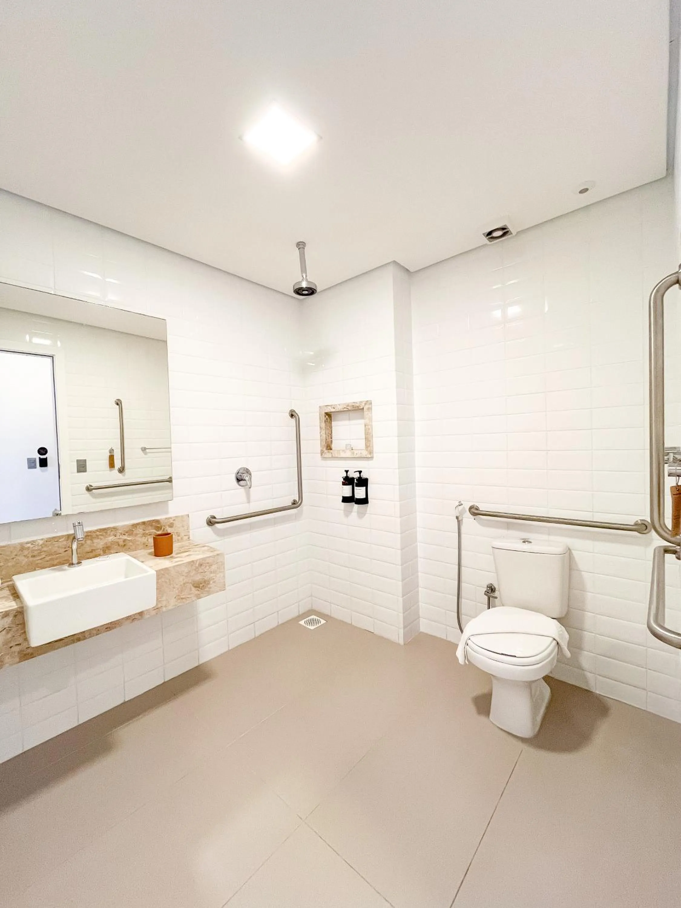 Shower in Pauli Boutique Hotel