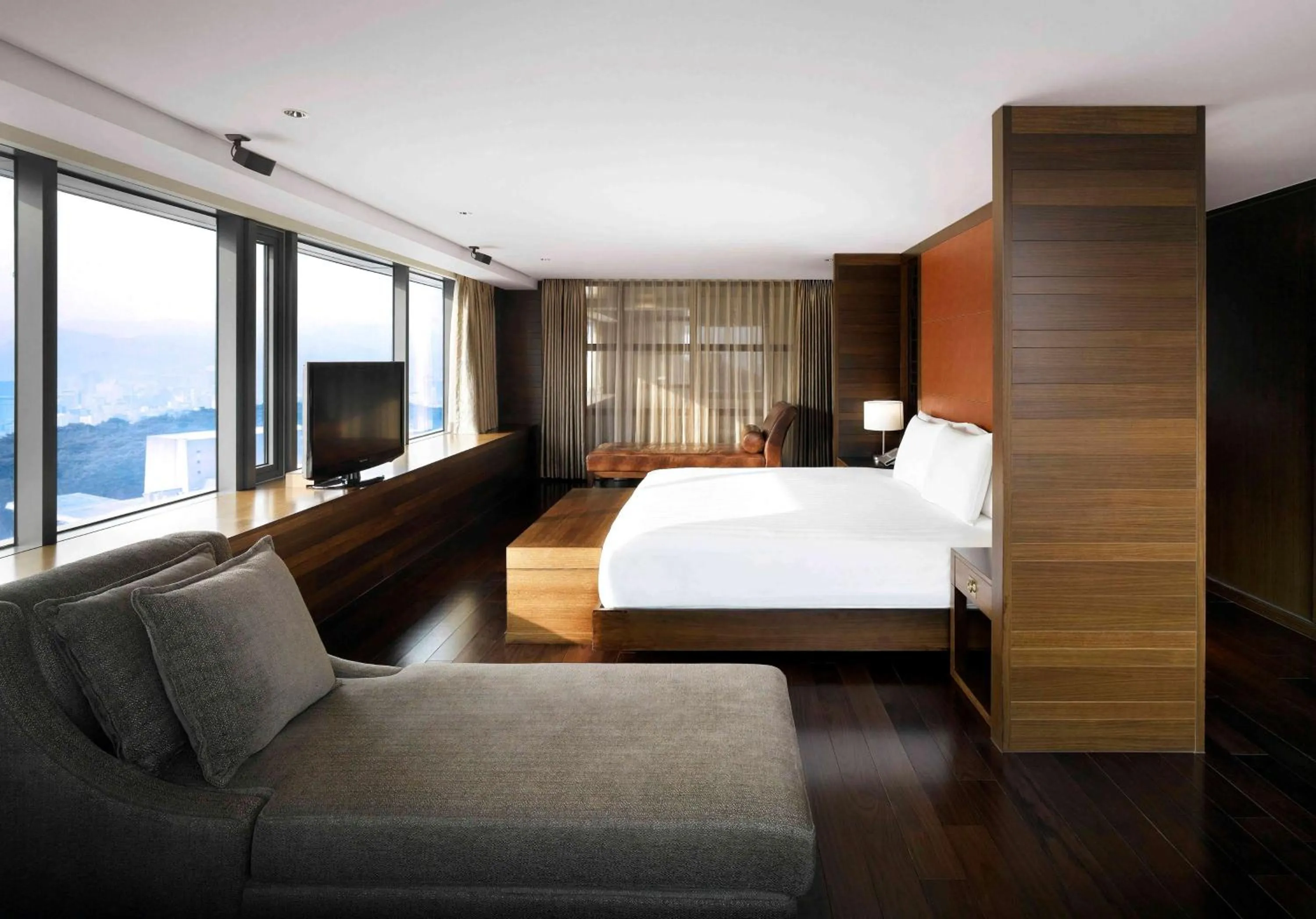 Photo of the whole room, Bed in Banyan Tree Club & Spa Seoul