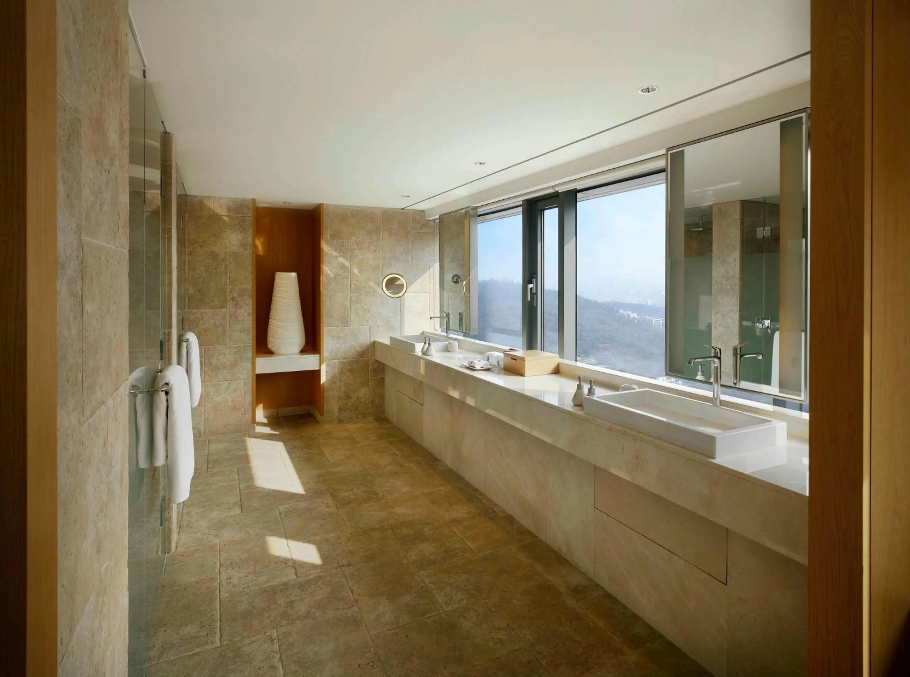 Shower in Banyan Tree Club & Spa Seoul