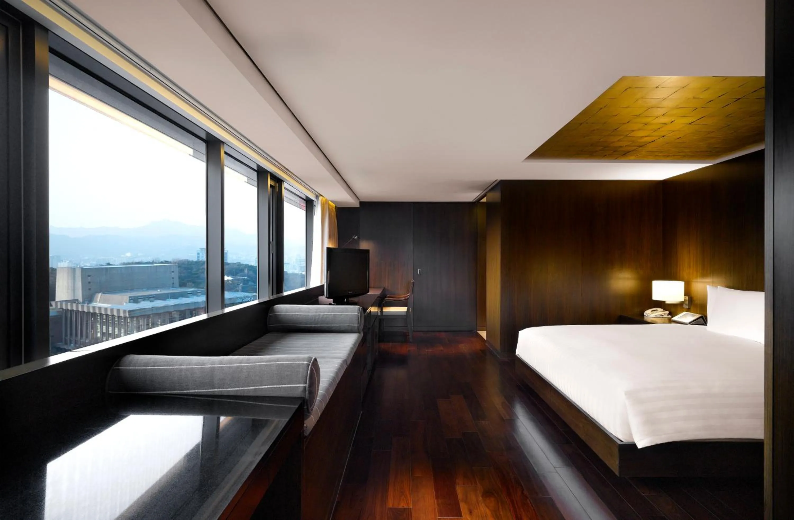Bed in Banyan Tree Club & Spa Seoul