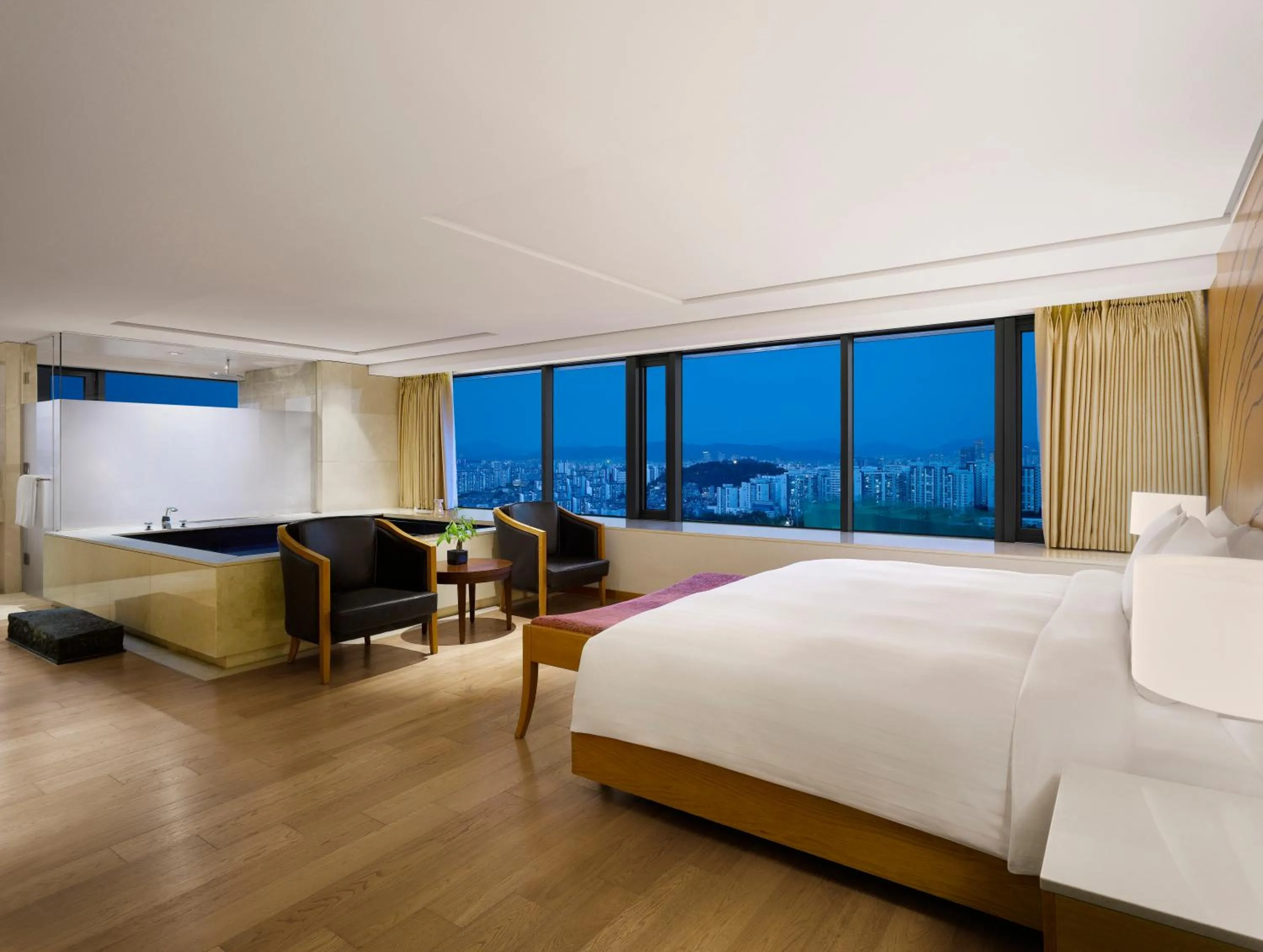 Bed in Banyan Tree Club & Spa Seoul