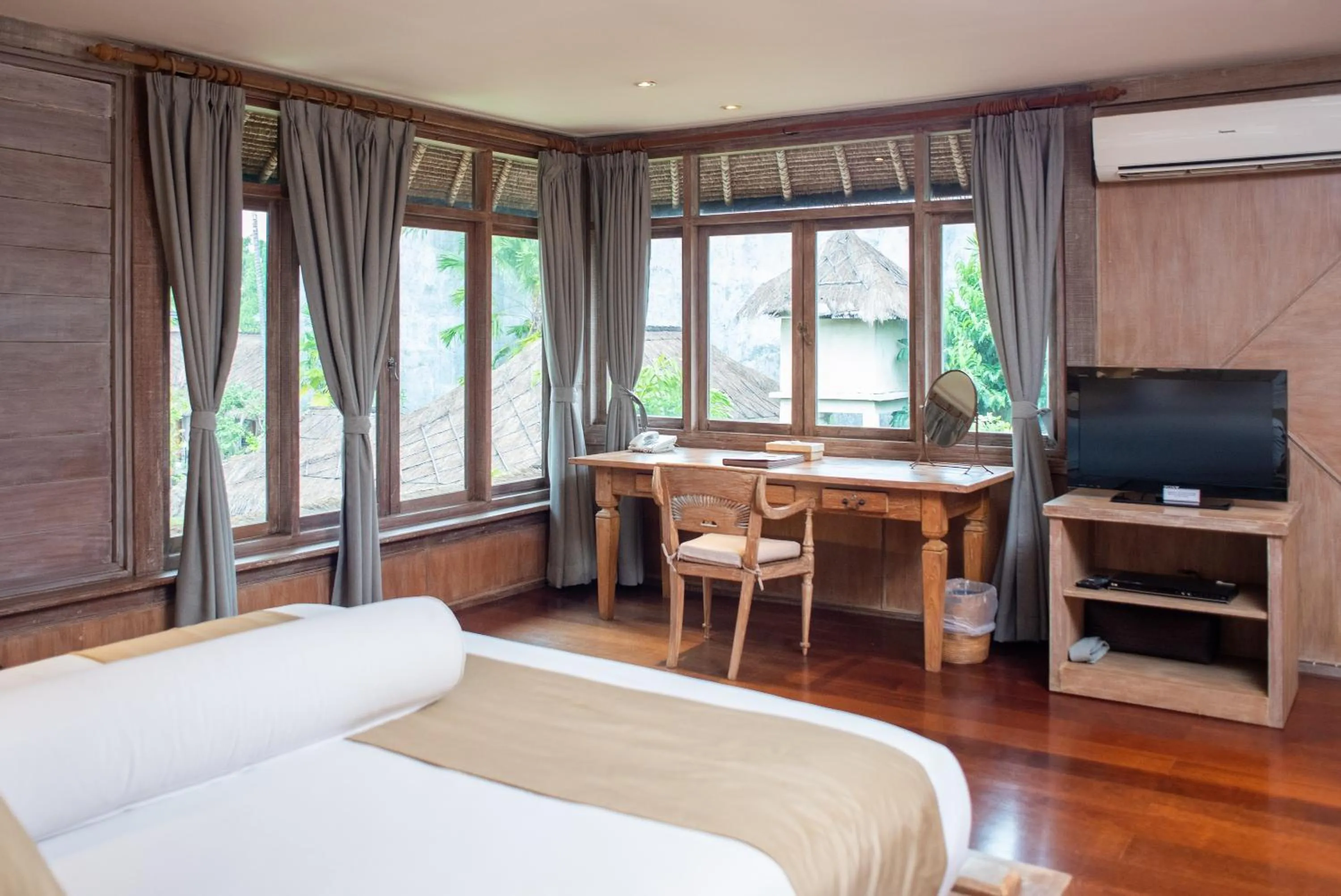 Photo of the whole room, Bed in Sienna Villas Seminyak