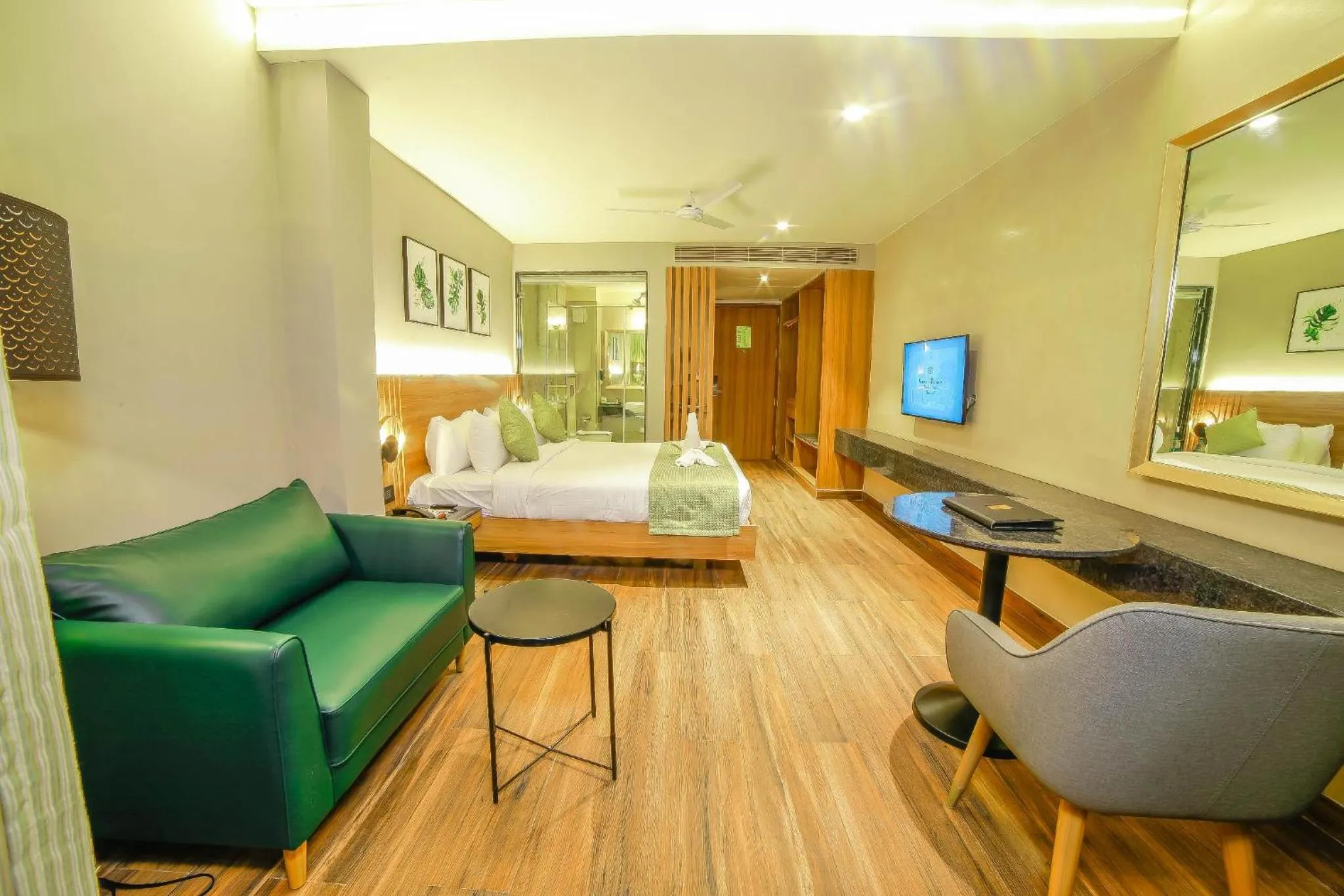 room service, Bed in Grand Palace Hotel & Spa