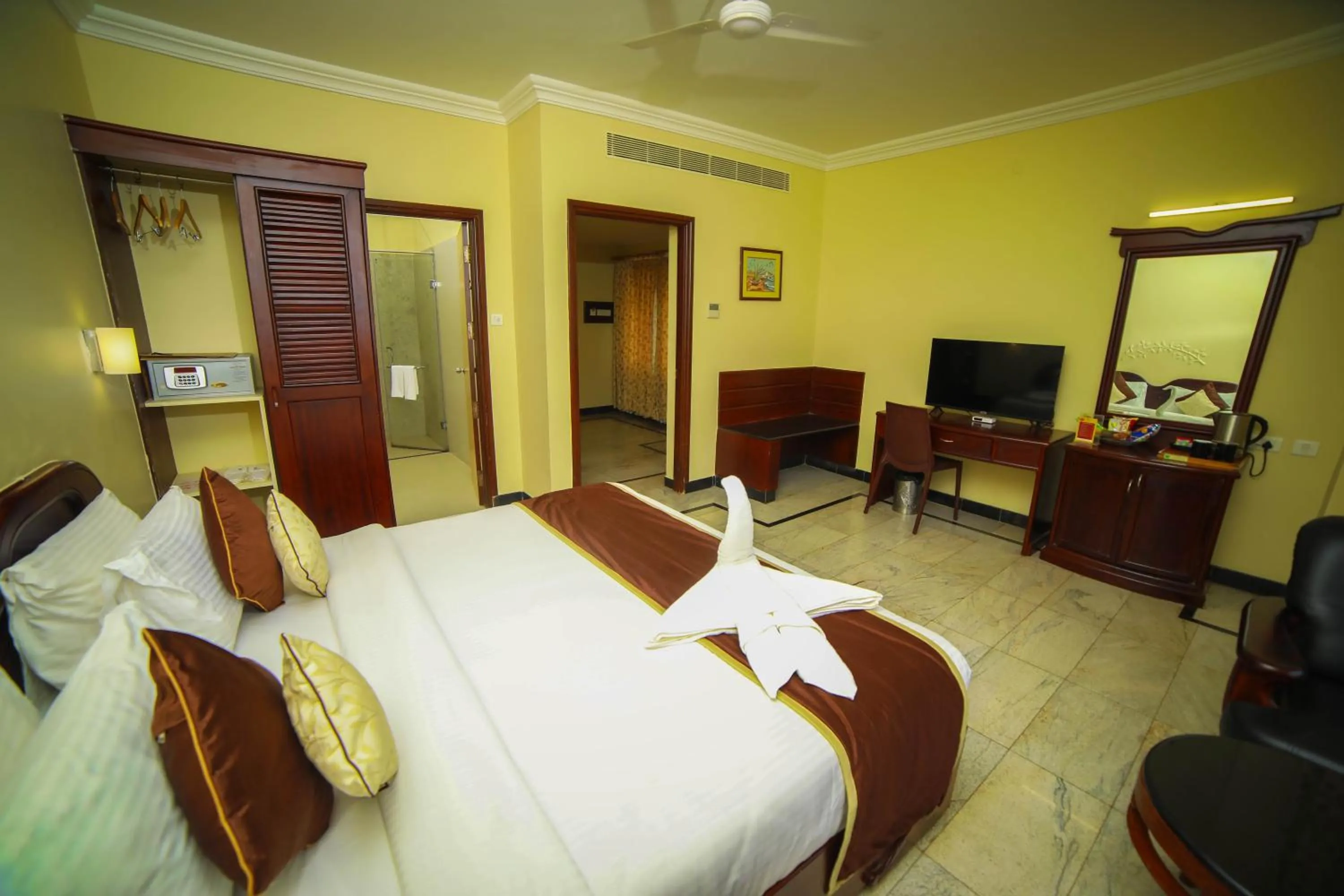 Photo of the whole room, Bed in Grand Palace Hotel & Spa