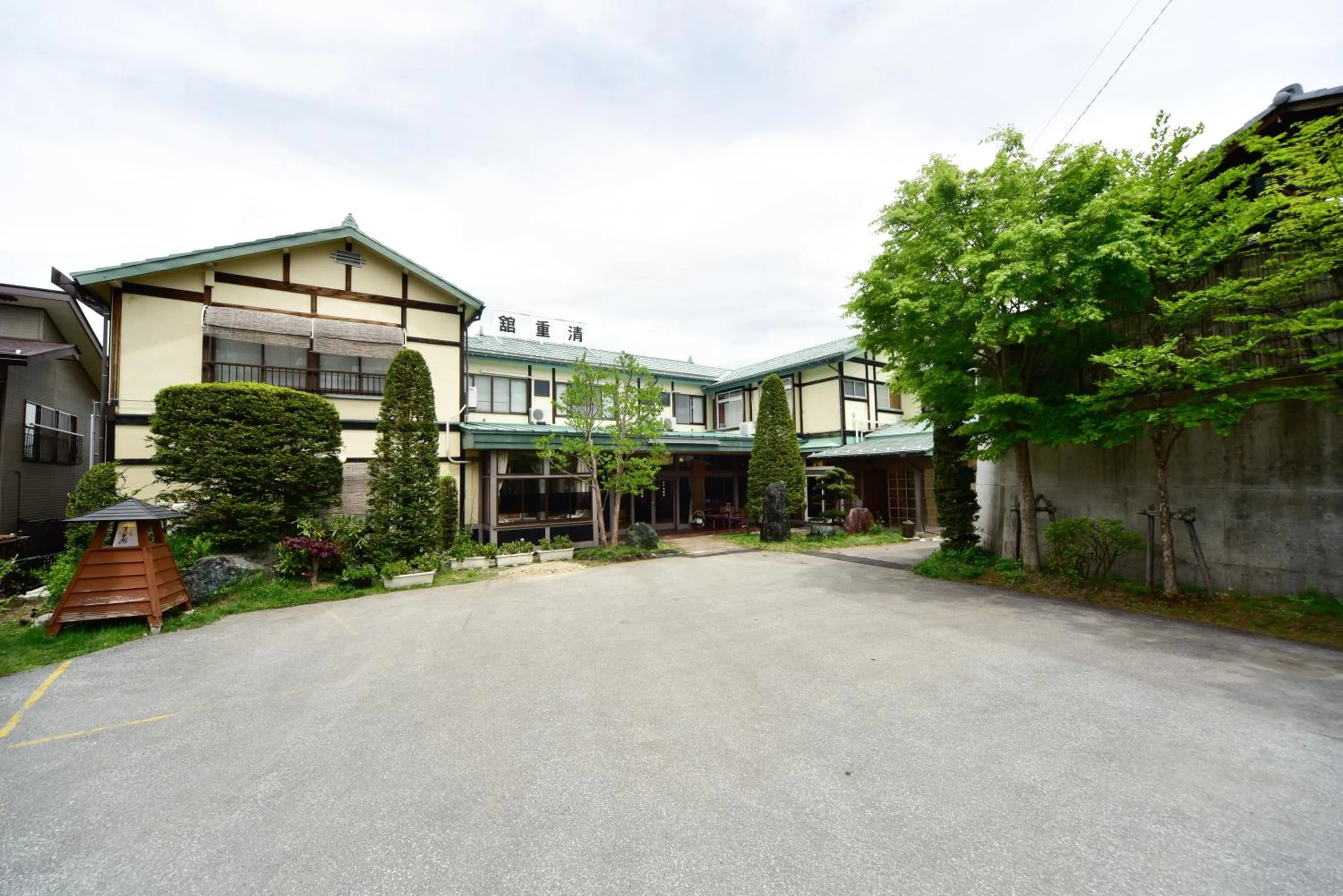 Property building in くさつのお宿 清重館 Kiyoshigekan 素泊りの宿