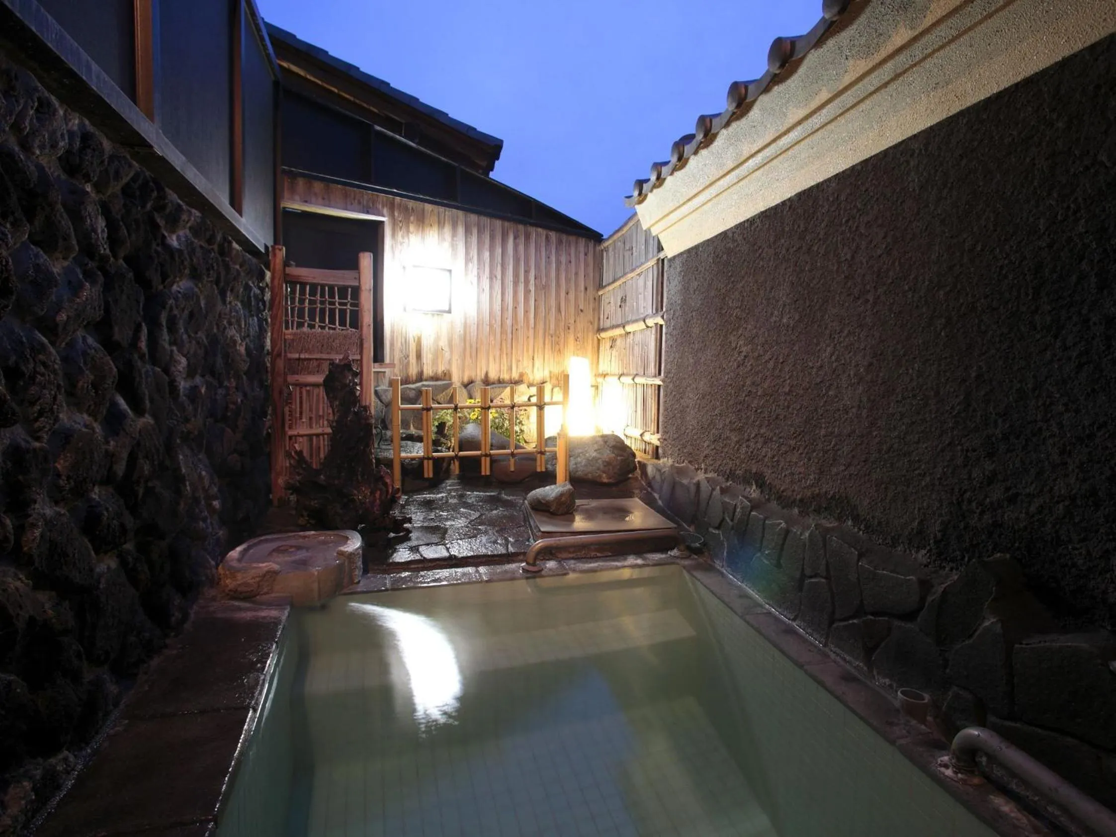 Night in くさつのお宿 清重館 Kiyoshigekan 素泊りの宿