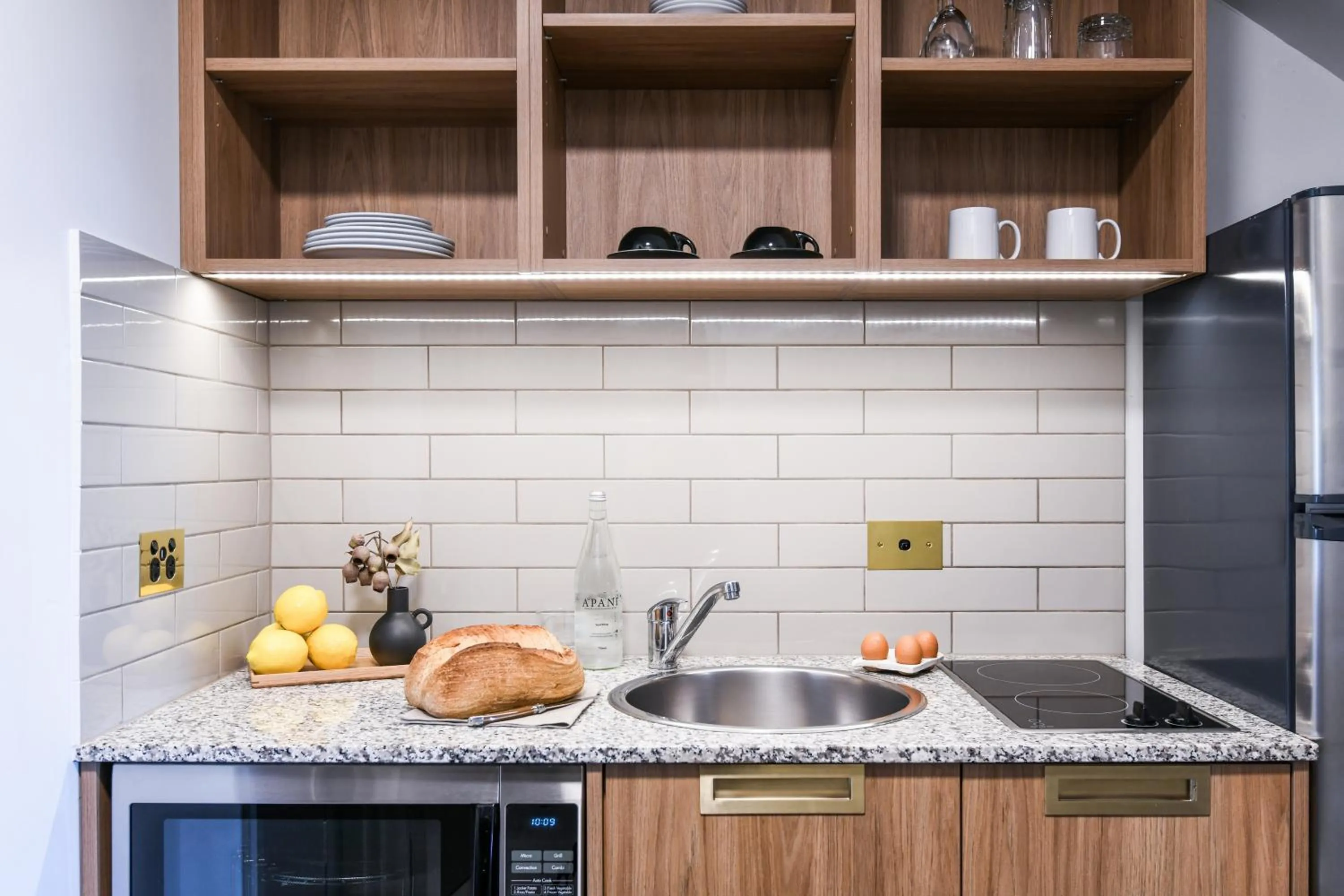 Kitchen or kitchenette in Powerhouse Hotel Tamworth by Rydges