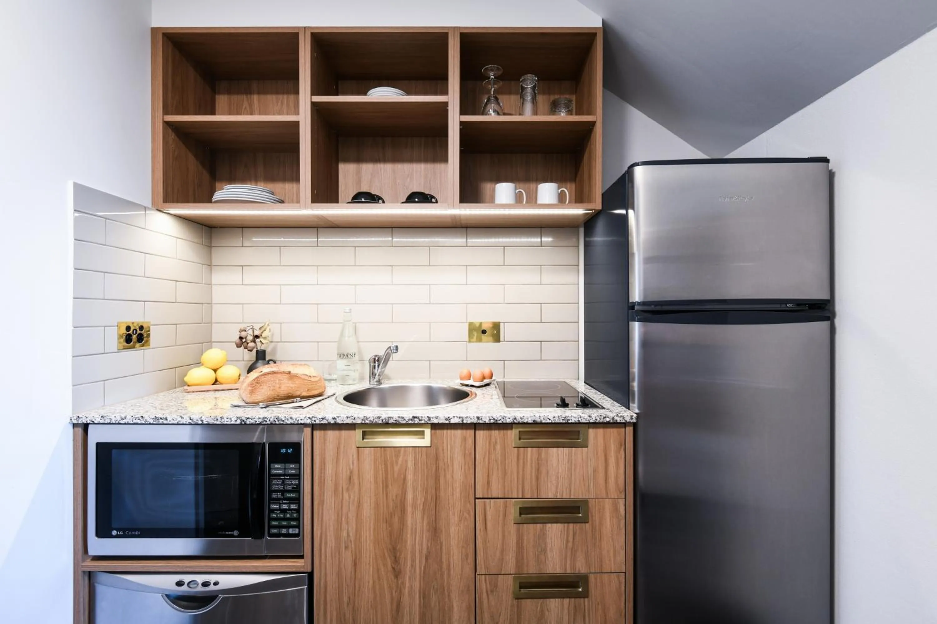 Kitchen or kitchenette in Powerhouse Hotel Tamworth by Rydges