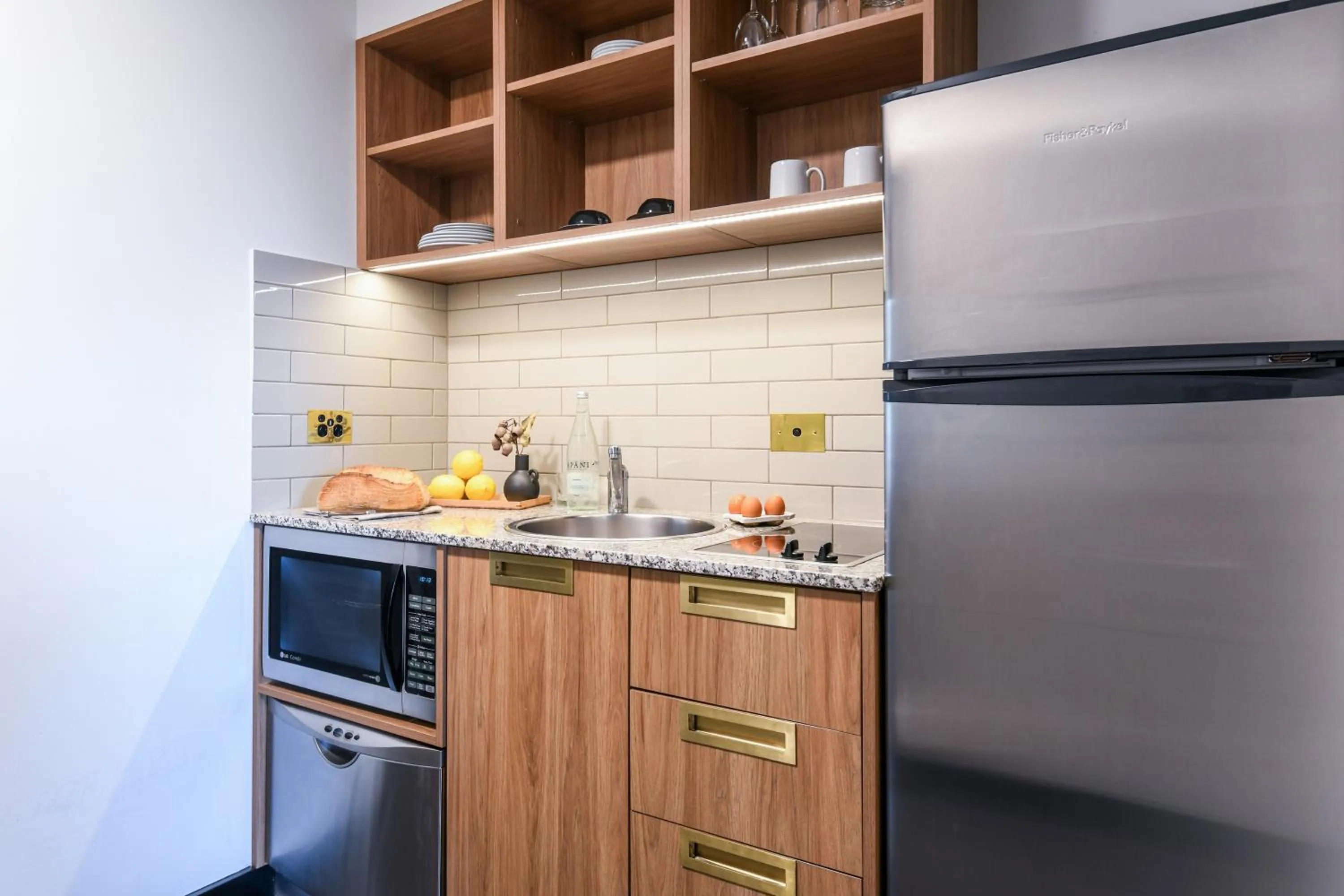 Kitchen or kitchenette in Powerhouse Hotel Tamworth by Rydges