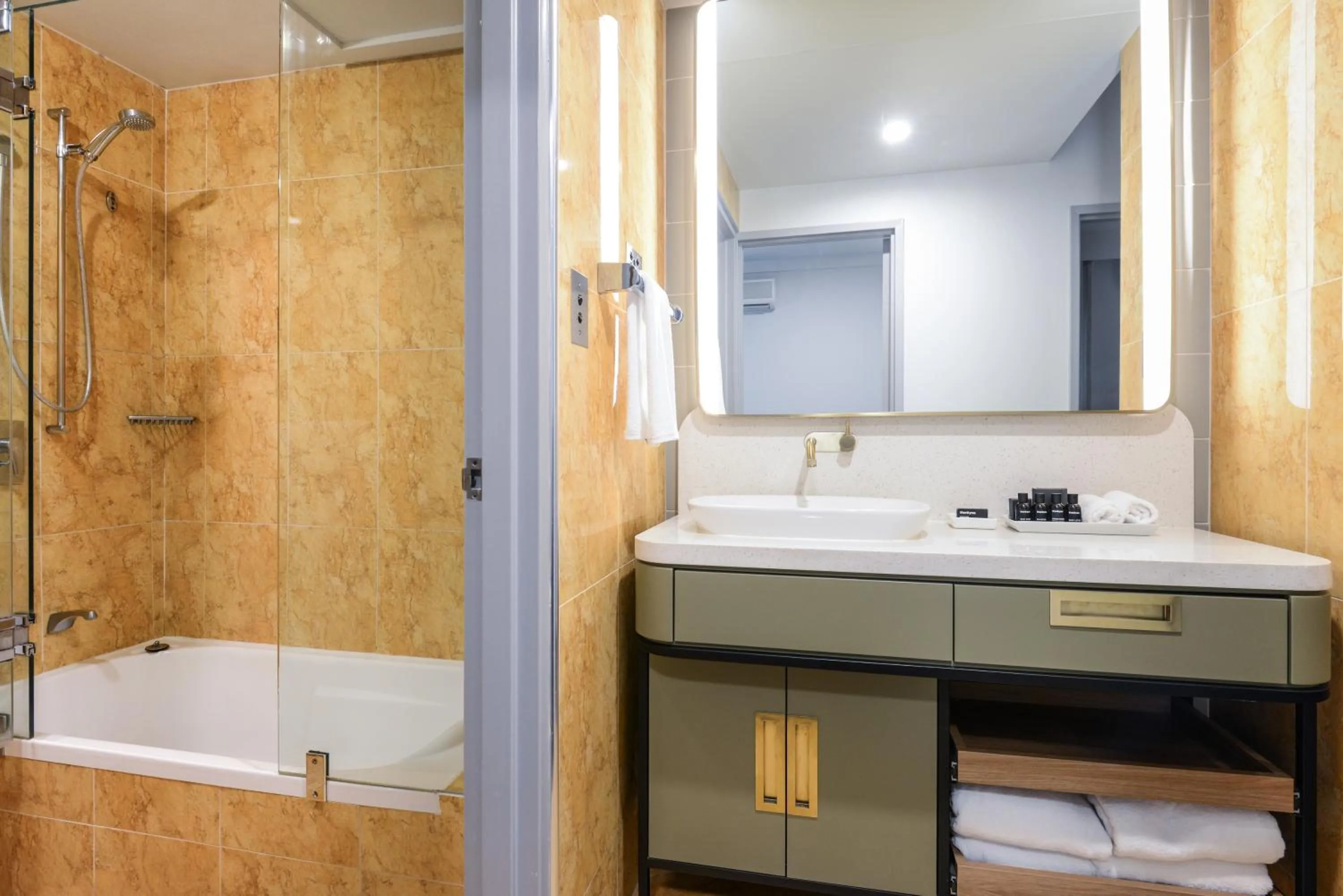 Bathroom in Powerhouse Hotel Tamworth by Rydges