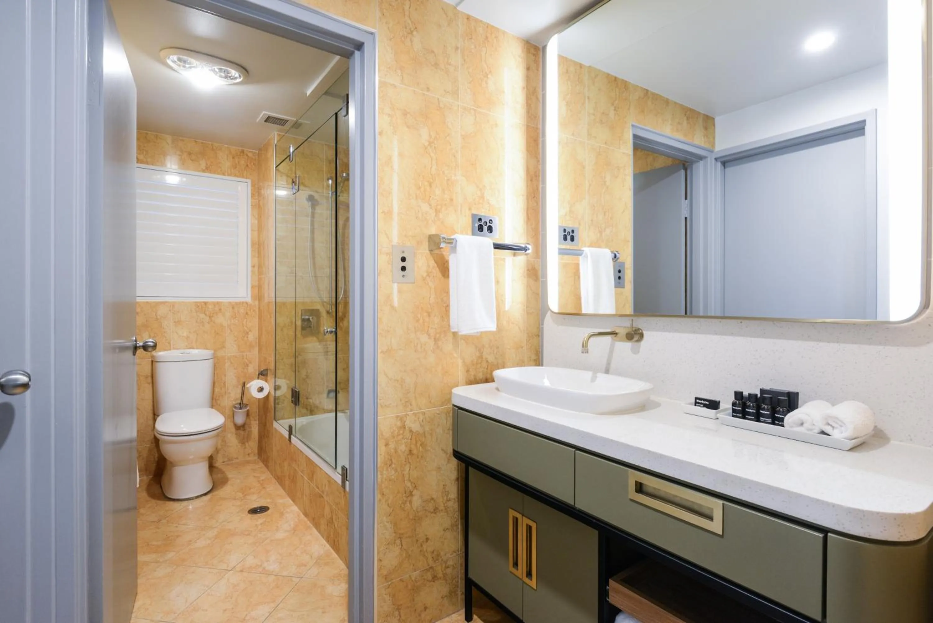 Bathroom in Powerhouse Hotel Tamworth by Rydges