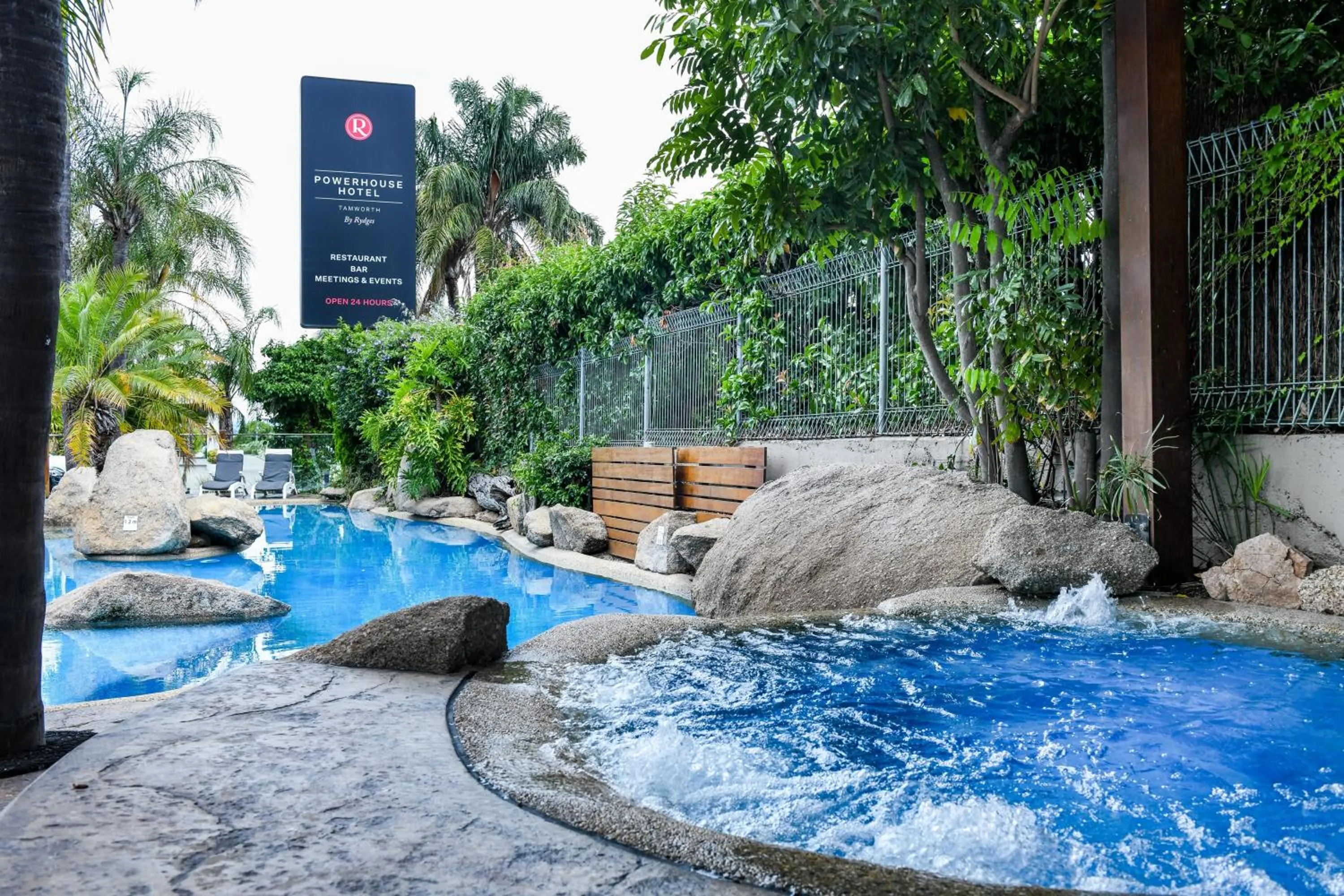 Hot Tub in Powerhouse Hotel Tamworth by Rydges