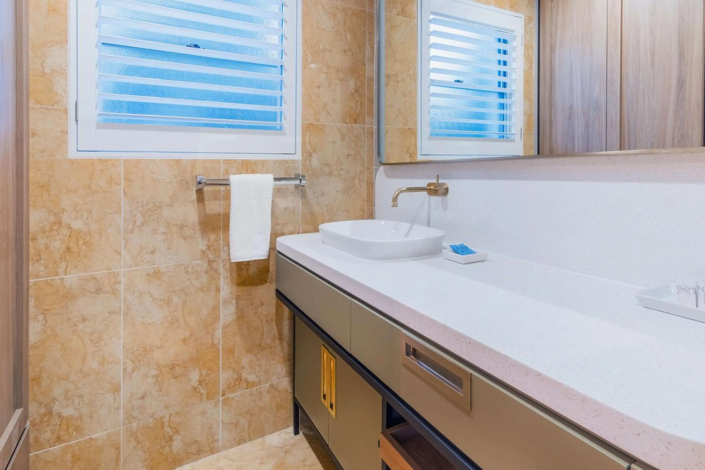 Bathroom in Powerhouse Hotel Tamworth by Rydges