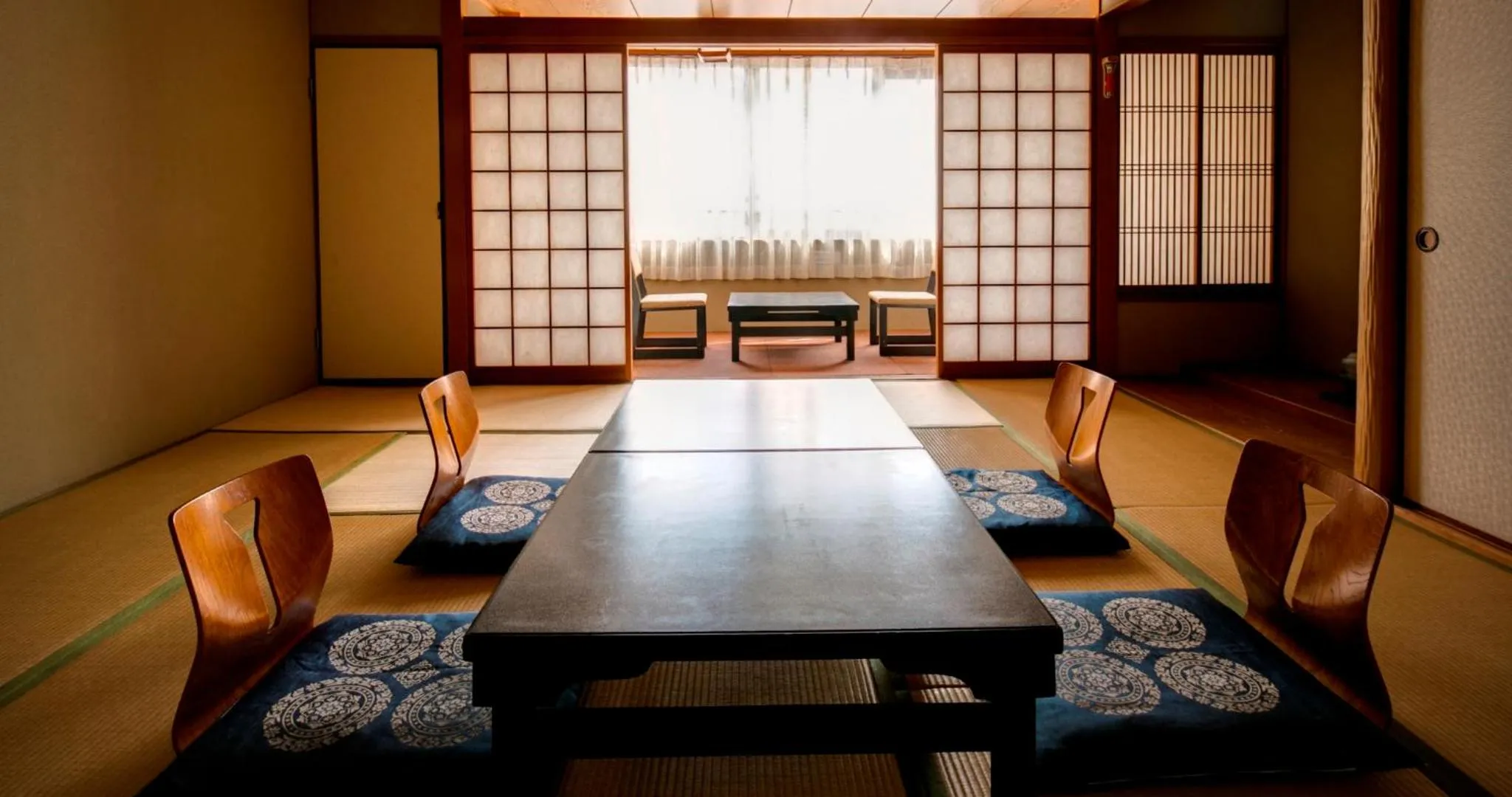 Photo of the whole room in Nara Hakushikaso