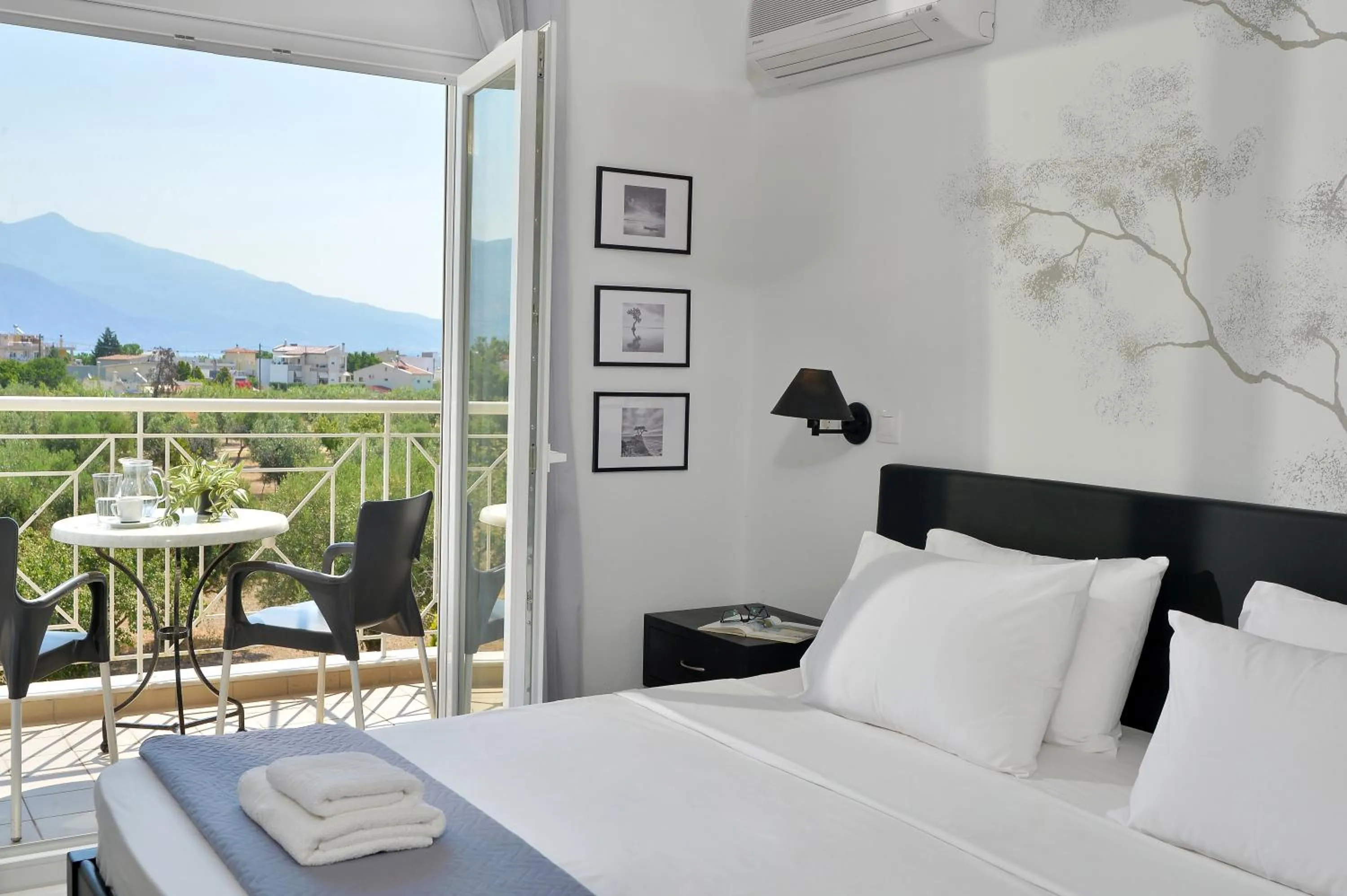 Bed in Hotel Kalloni