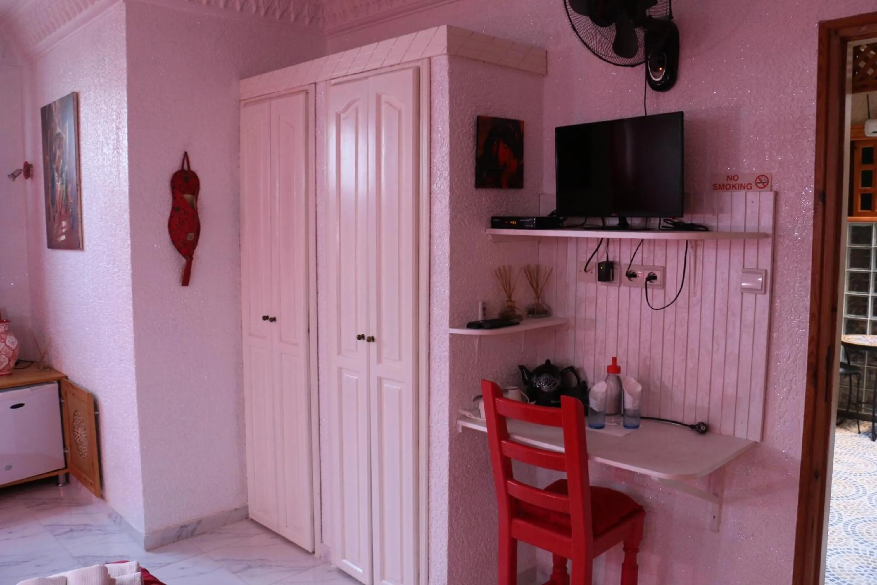 wardrobe in Riad Les Chtis D'Agadir