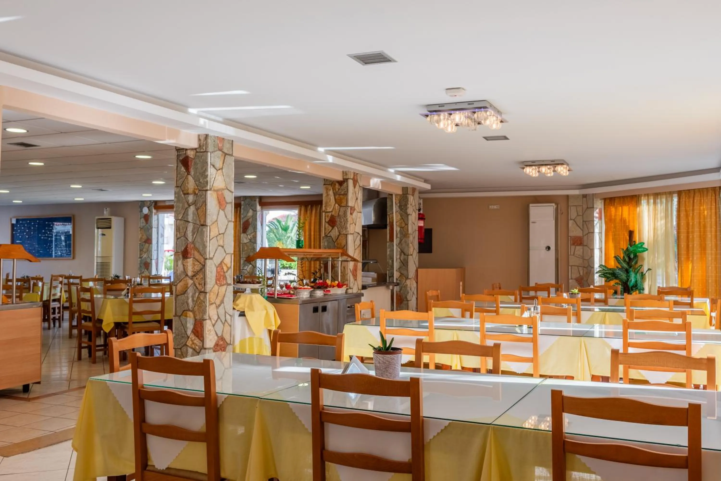 Restaurant/places to eat in Village Inn Studios & Family Apartments