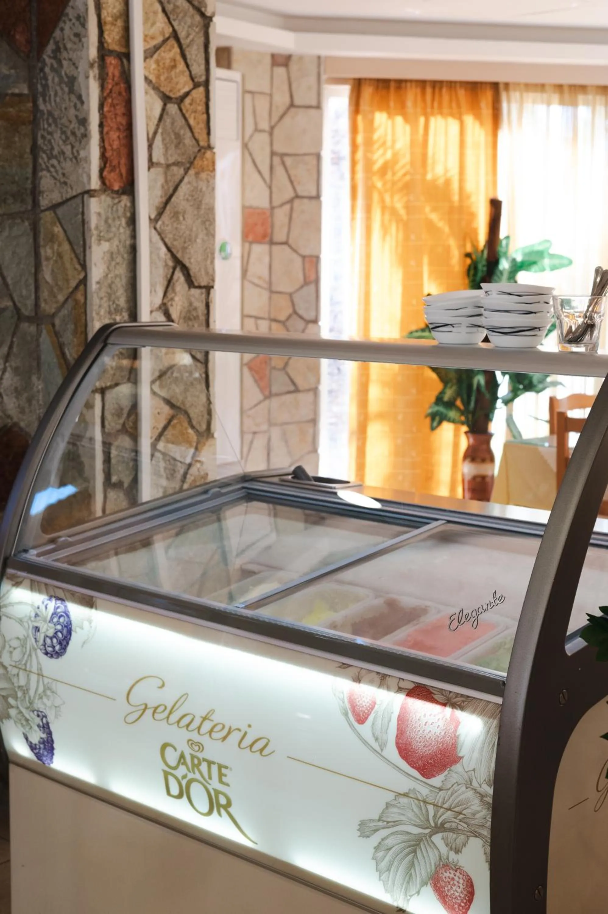 Lunch in Village Inn Studios & Family Apartments